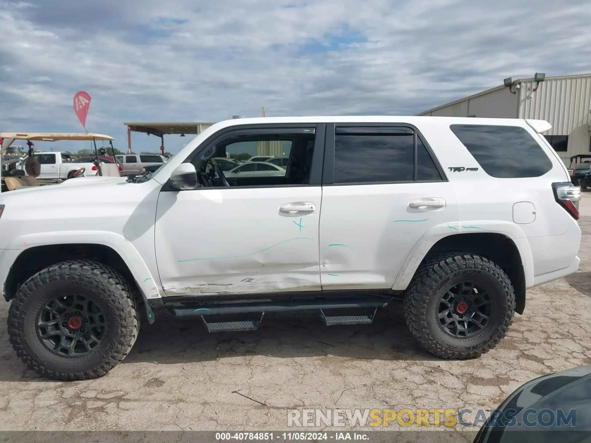 14 Photograph of a damaged car JTELU5JR6N6086622 TOYOTA 4RUNNER 2022