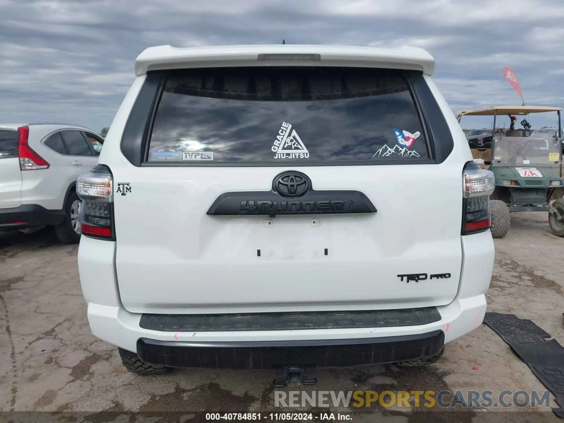 16 Photograph of a damaged car JTELU5JR6N6086622 TOYOTA 4RUNNER 2022