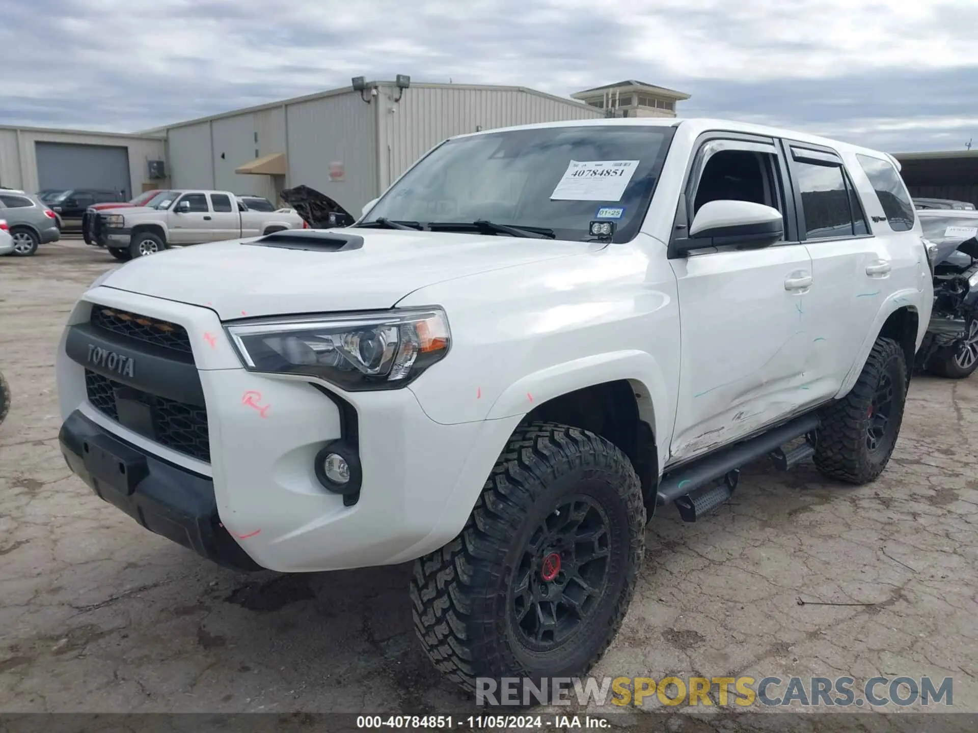 2 Photograph of a damaged car JTELU5JR6N6086622 TOYOTA 4RUNNER 2022
