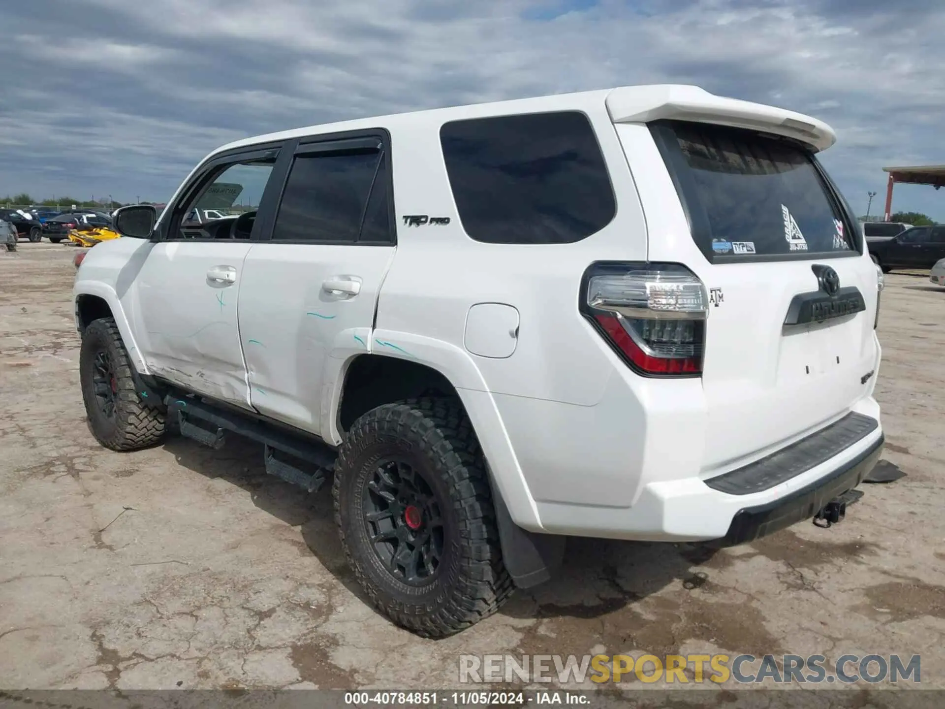 3 Photograph of a damaged car JTELU5JR6N6086622 TOYOTA 4RUNNER 2022