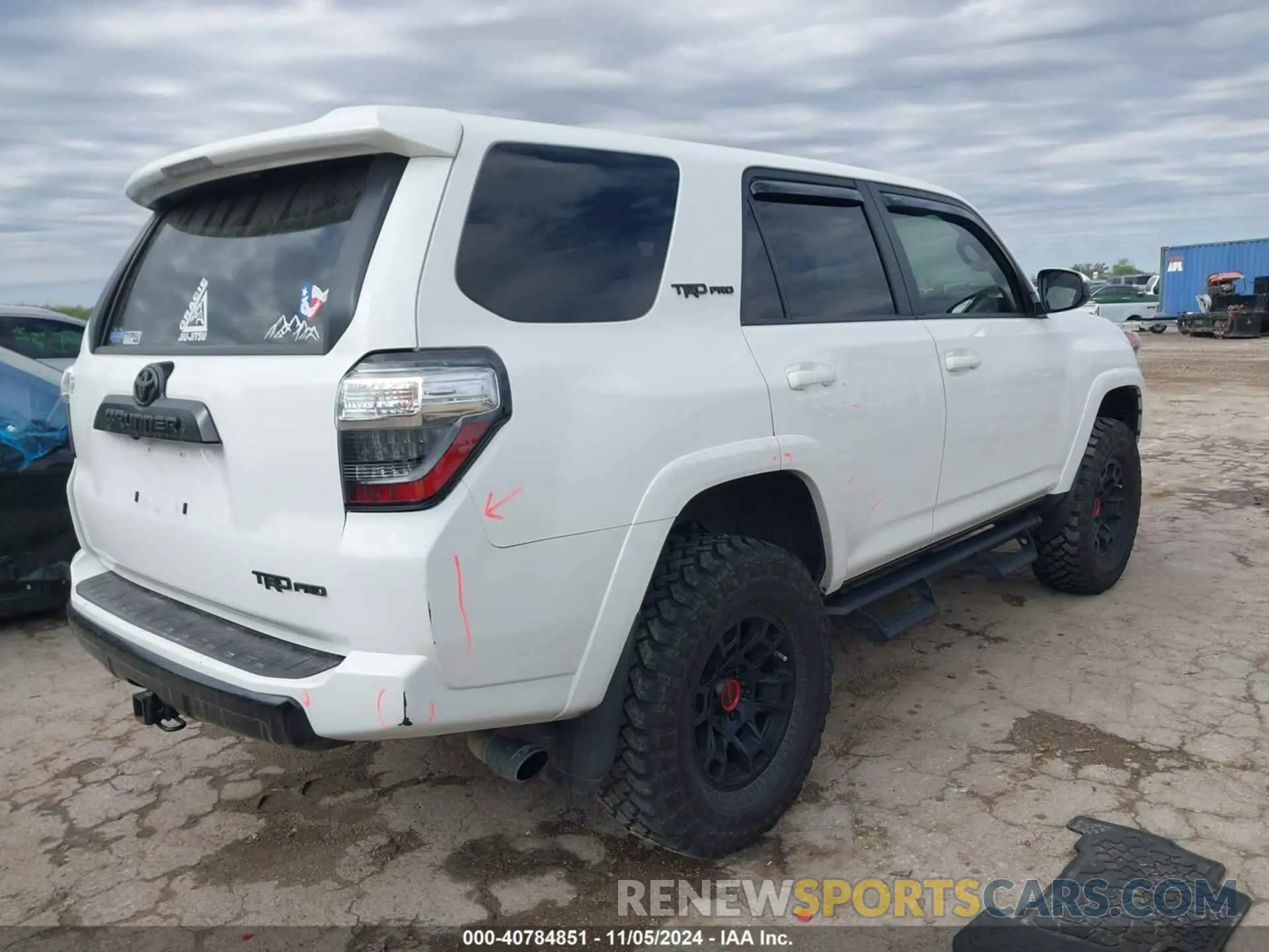 4 Photograph of a damaged car JTELU5JR6N6086622 TOYOTA 4RUNNER 2022