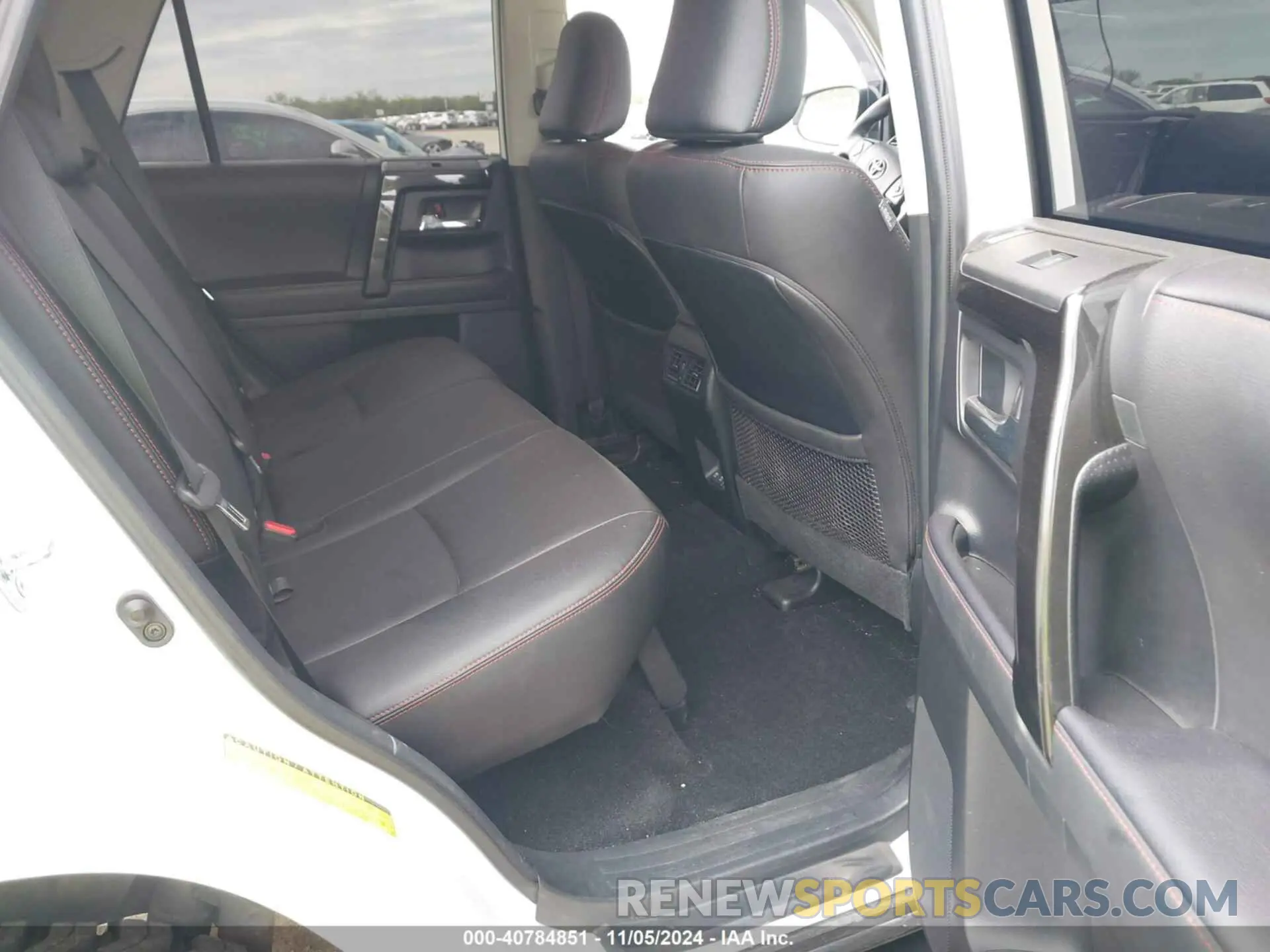8 Photograph of a damaged car JTELU5JR6N6086622 TOYOTA 4RUNNER 2022