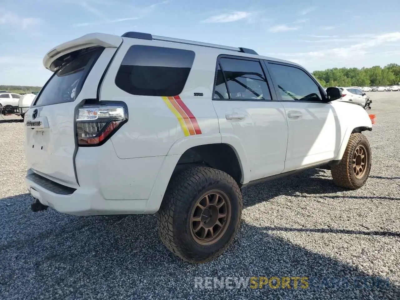 3 Photograph of a damaged car JTEMU5JR0N6009135 TOYOTA 4RUNNER 2022