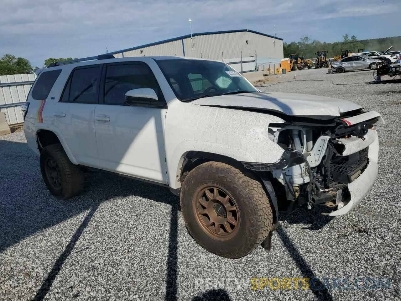 4 Photograph of a damaged car JTEMU5JR0N6009135 TOYOTA 4RUNNER 2022