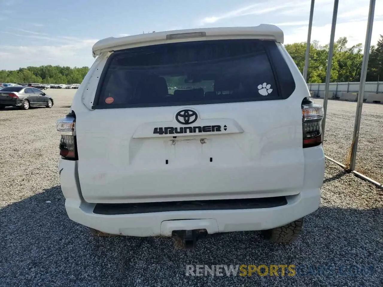 6 Photograph of a damaged car JTEMU5JR0N6009135 TOYOTA 4RUNNER 2022