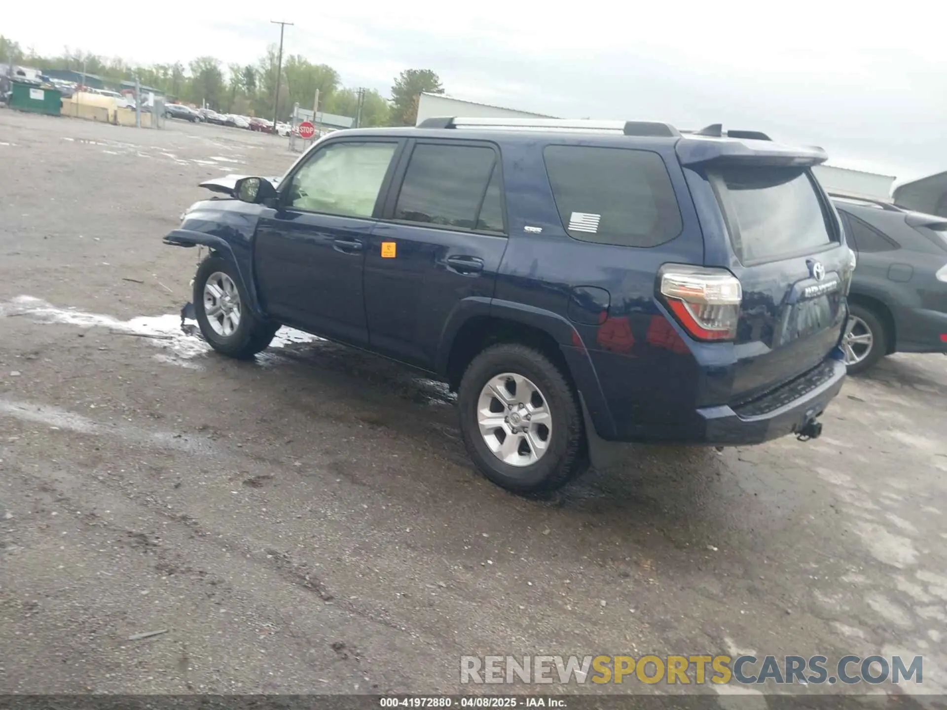3 Photograph of a damaged car JTEMU5JR0N6028851 TOYOTA 4RUNNER 2022