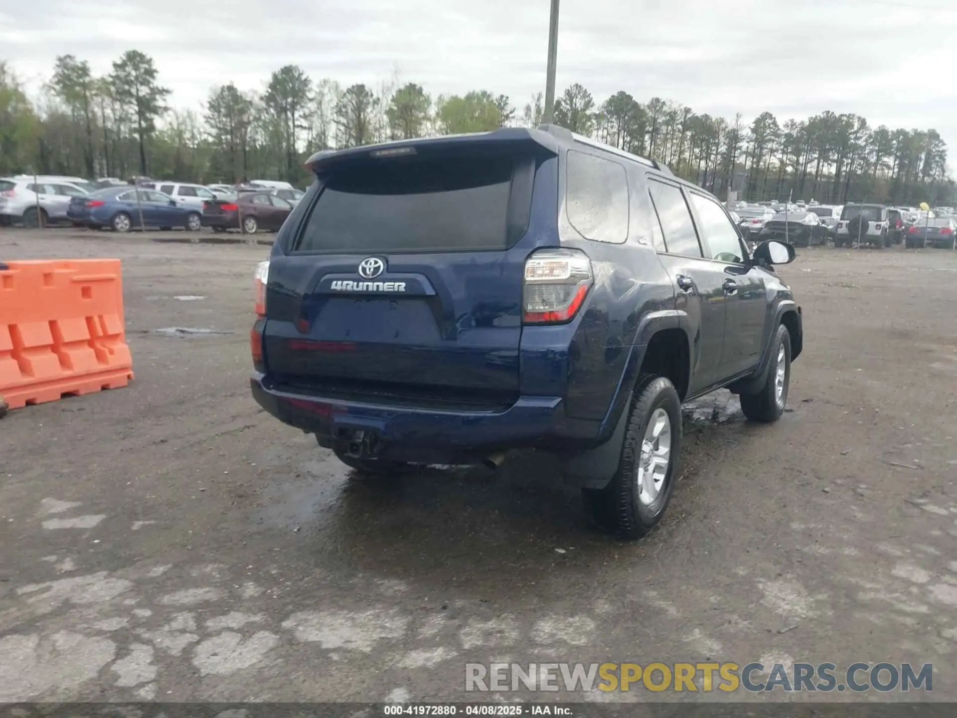 4 Photograph of a damaged car JTEMU5JR0N6028851 TOYOTA 4RUNNER 2022