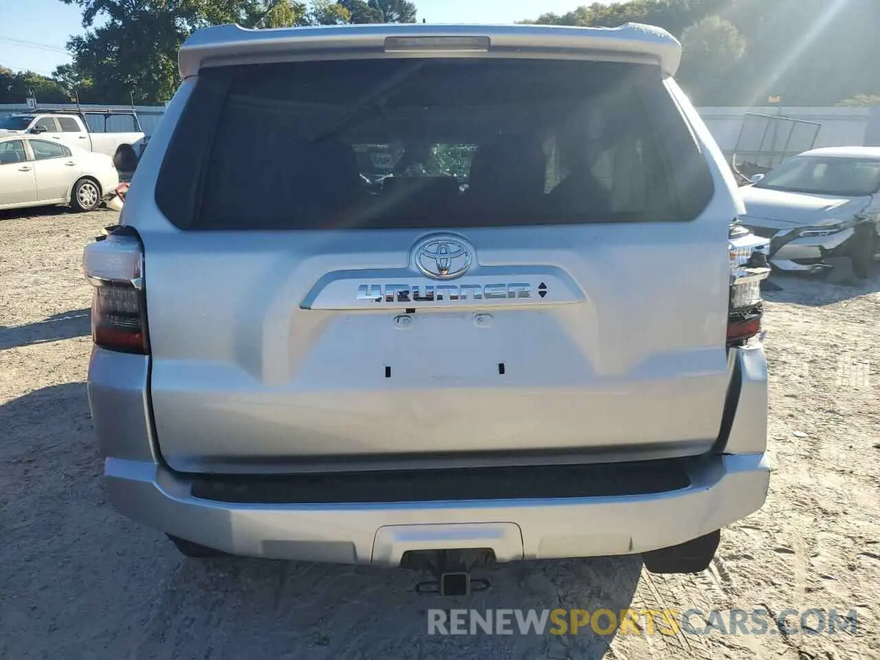 6 Photograph of a damaged car JTEMU5JR0N6063230 TOYOTA 4RUNNER 2022