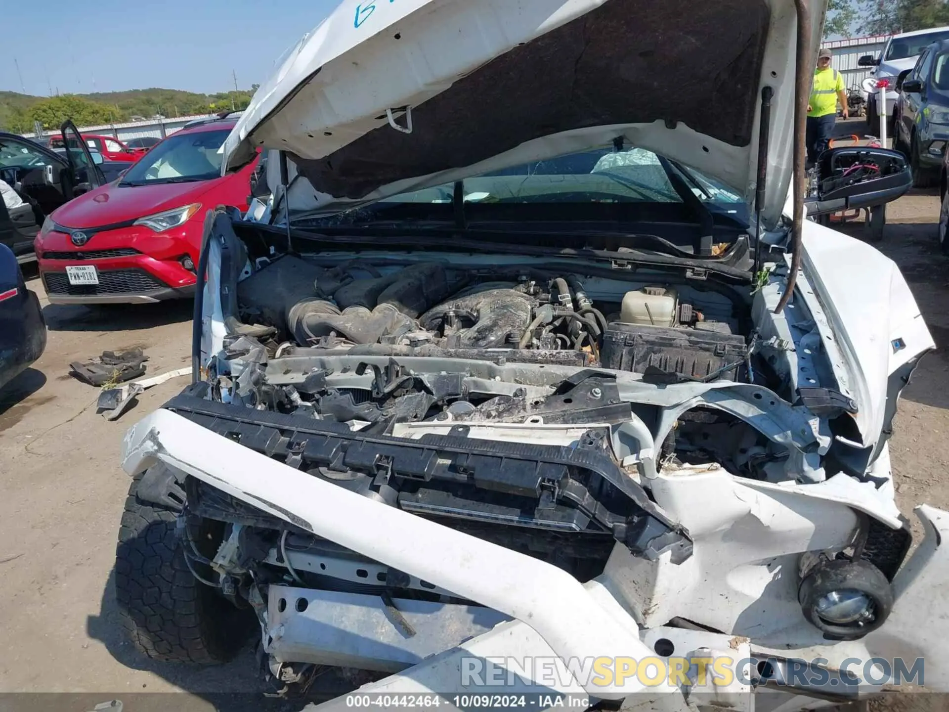 10 Photograph of a damaged car JTEMU5JR2N5981616 TOYOTA 4RUNNER 2022