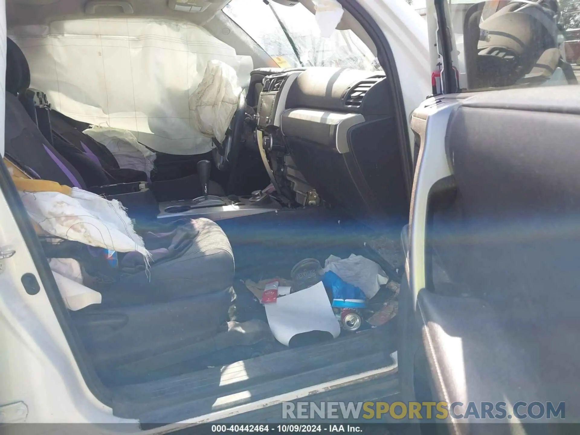5 Photograph of a damaged car JTEMU5JR2N5981616 TOYOTA 4RUNNER 2022