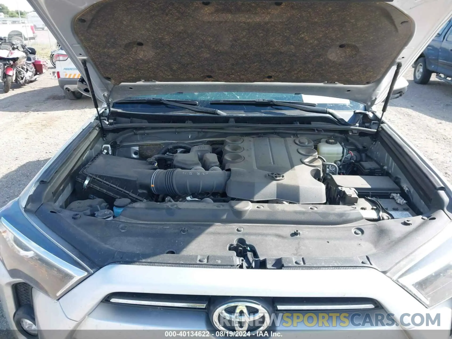 10 Photograph of a damaged car JTEMU5JR2N6029984 TOYOTA 4RUNNER 2022