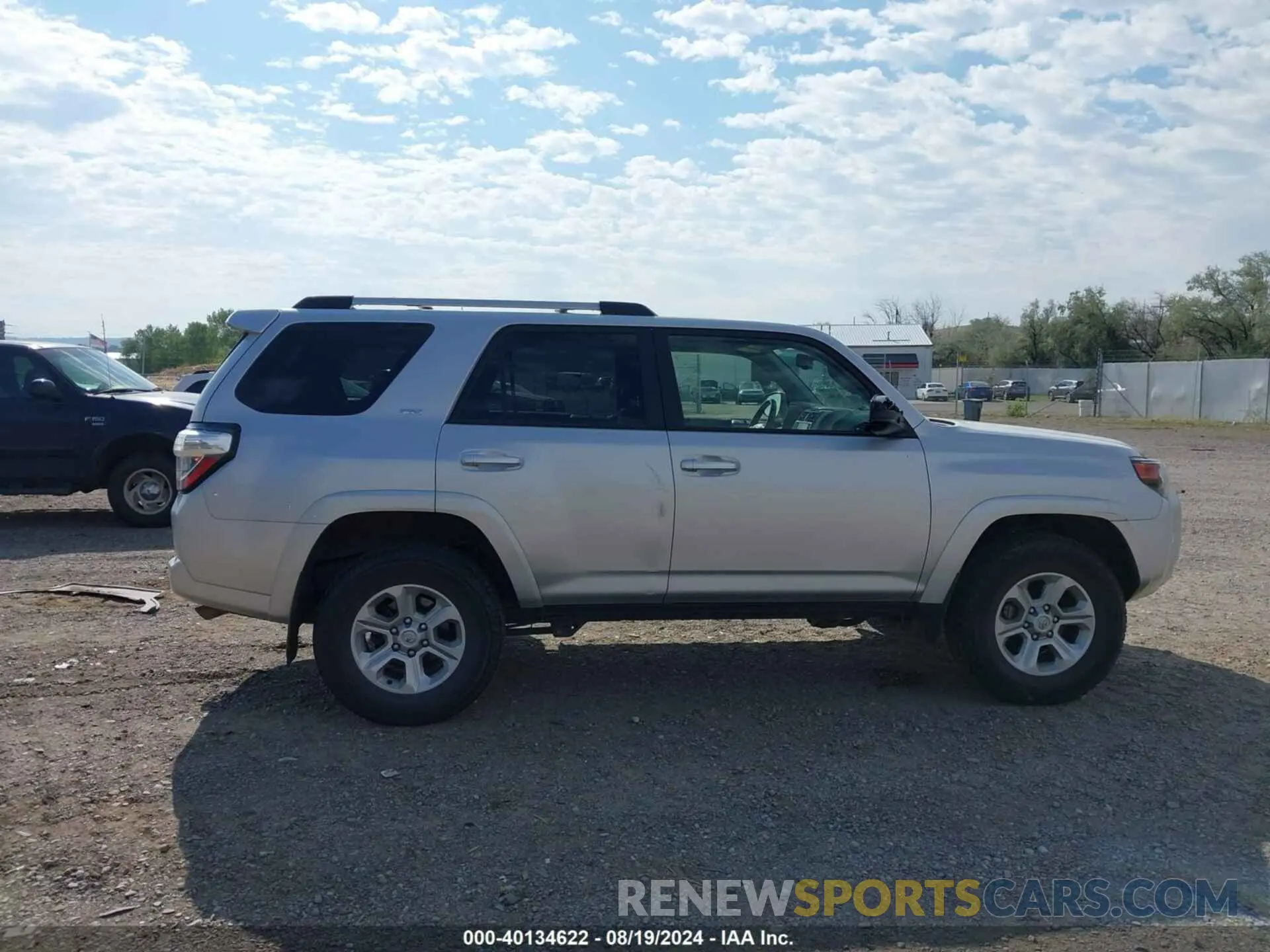 13 Photograph of a damaged car JTEMU5JR2N6029984 TOYOTA 4RUNNER 2022