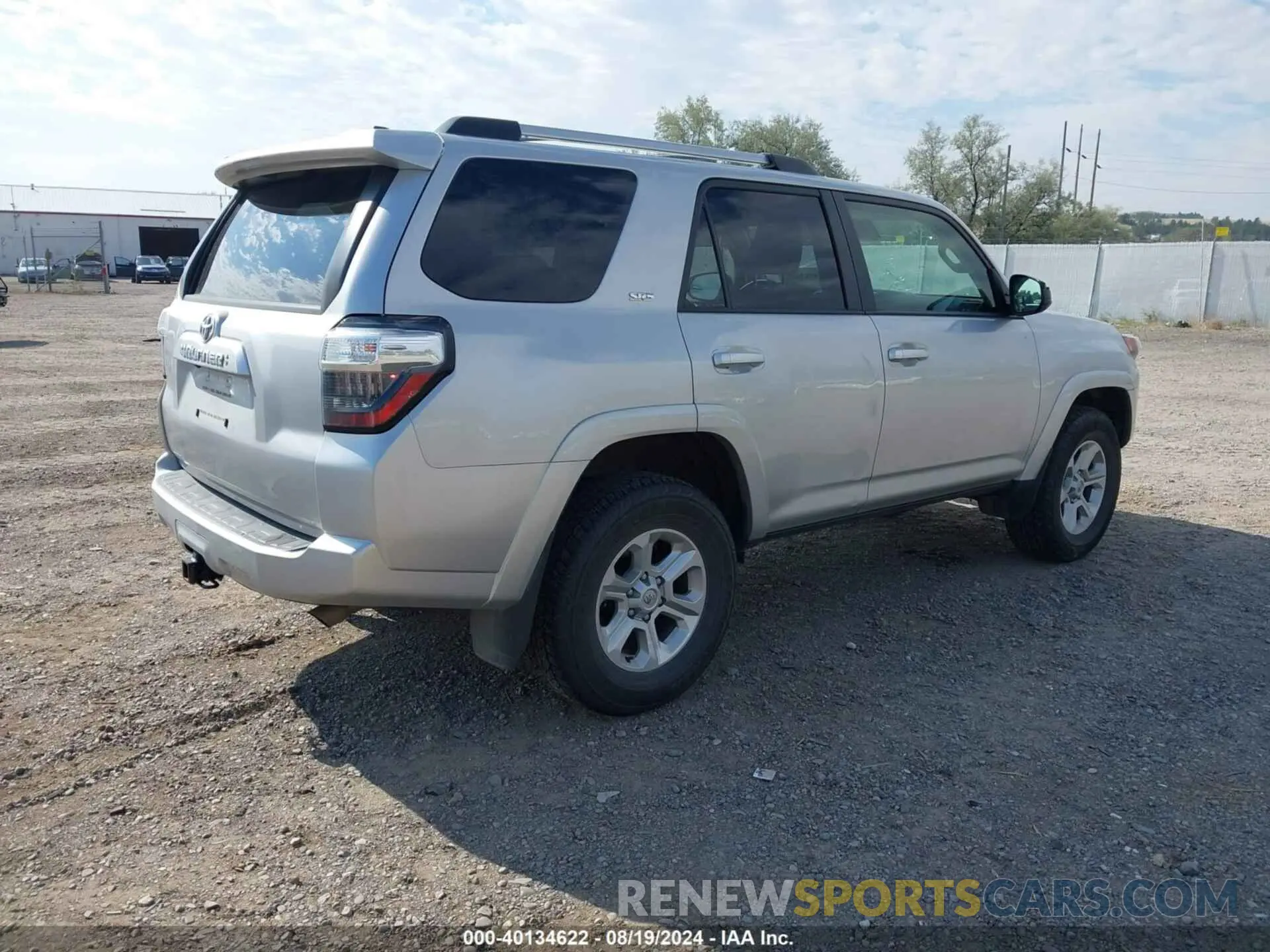 4 Photograph of a damaged car JTEMU5JR2N6029984 TOYOTA 4RUNNER 2022