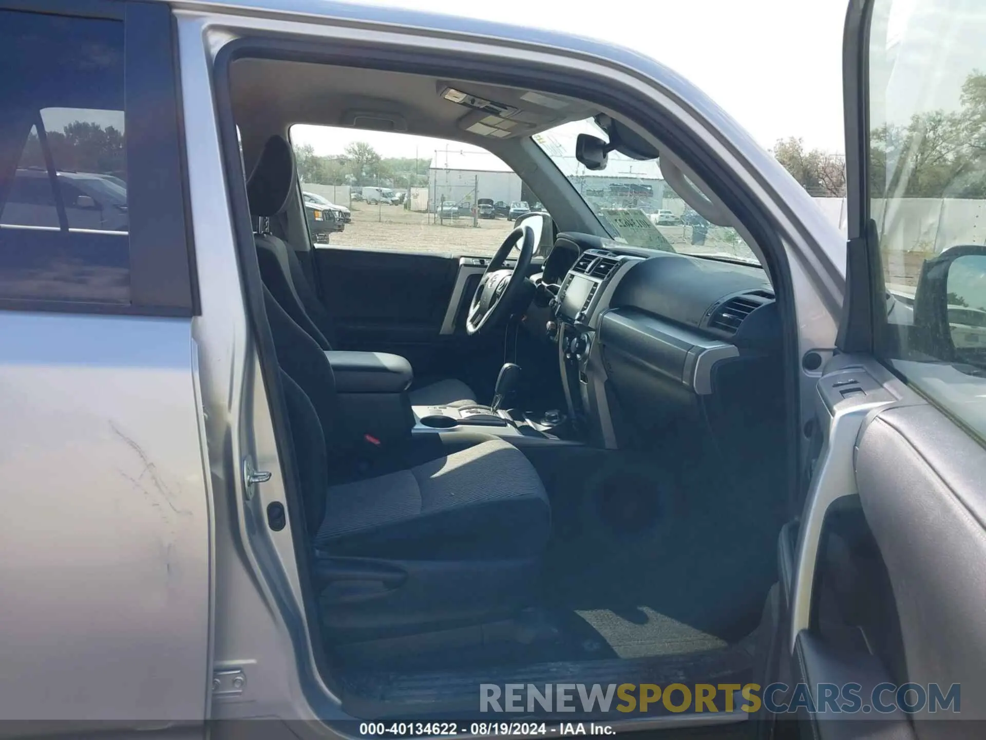 5 Photograph of a damaged car JTEMU5JR2N6029984 TOYOTA 4RUNNER 2022