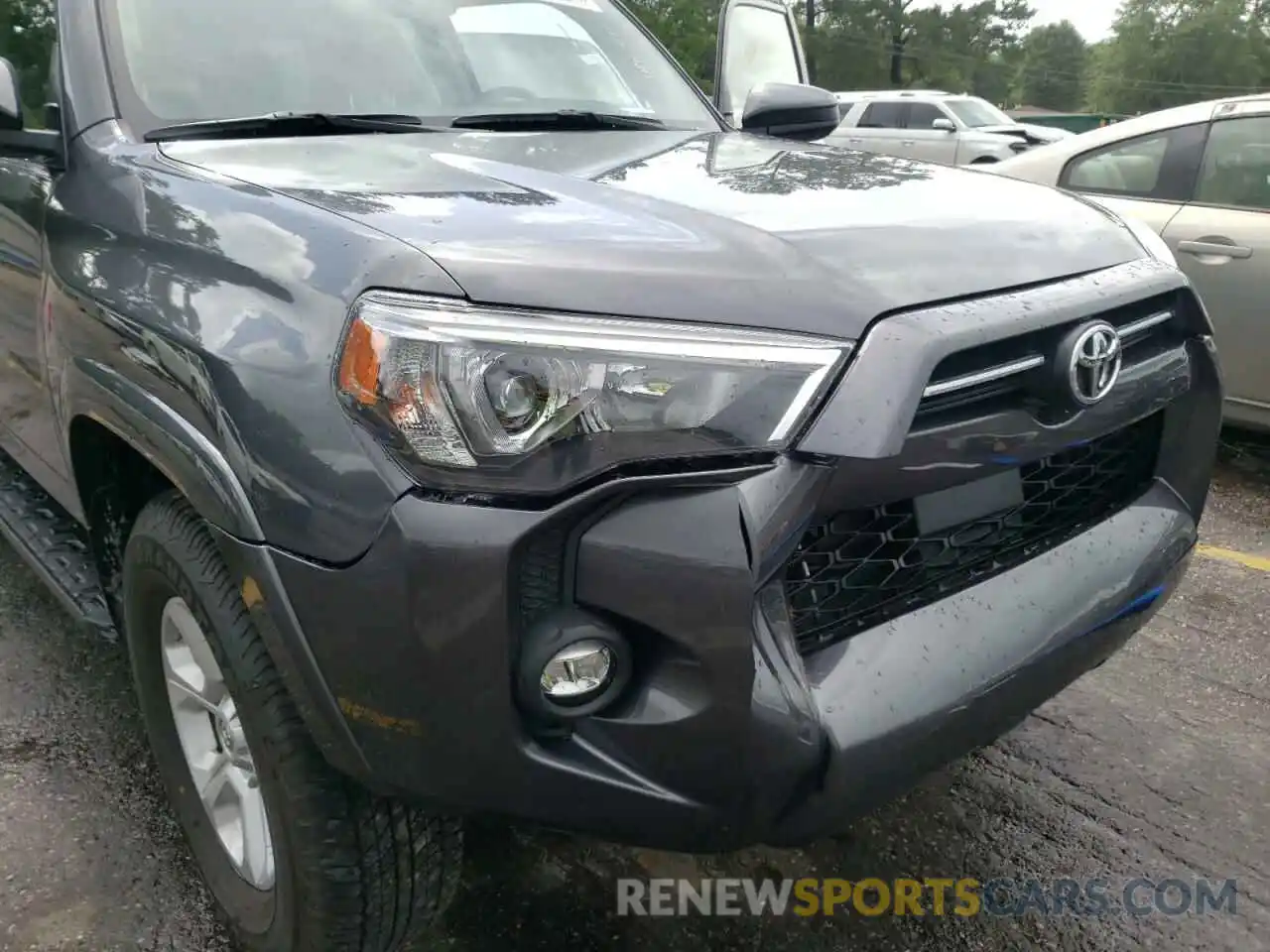 9 Photograph of a damaged car JTEMU5JR3N6016919 TOYOTA 4RUNNER 2022