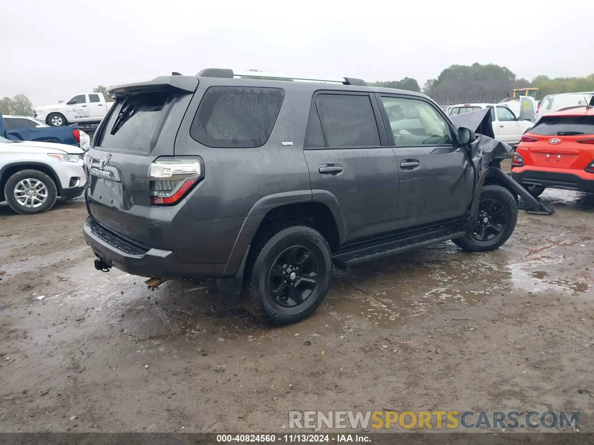 4 Photograph of a damaged car JTEMU5JR5N6063739 TOYOTA 4RUNNER 2022