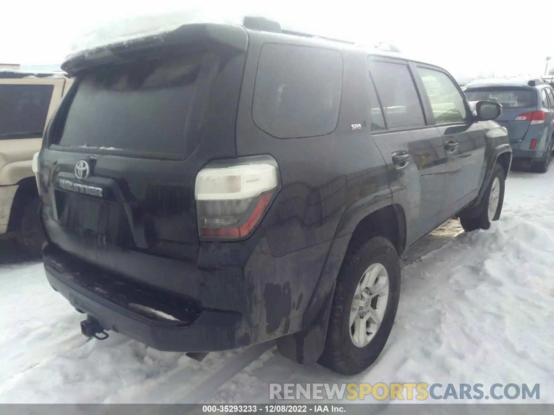 4 Photograph of a damaged car JTEMU5JR6N5993946 TOYOTA 4RUNNER 2022