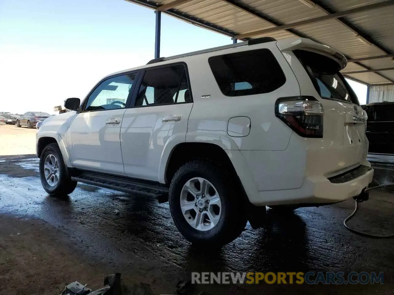 2 Photograph of a damaged car JTEMU5JR7N6001436 TOYOTA 4RUNNER 2022