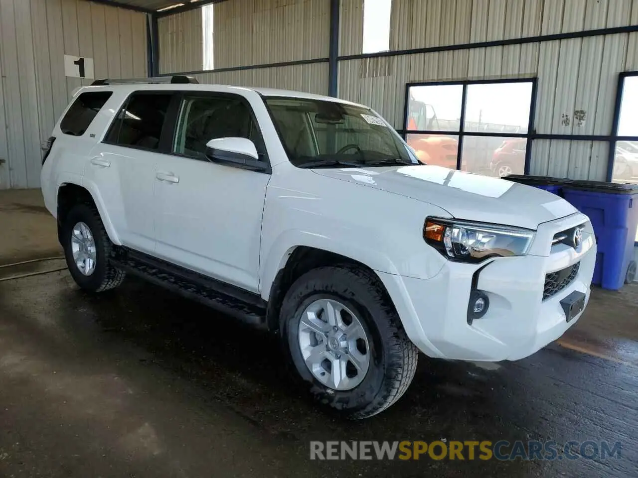 4 Photograph of a damaged car JTEMU5JR7N6001436 TOYOTA 4RUNNER 2022