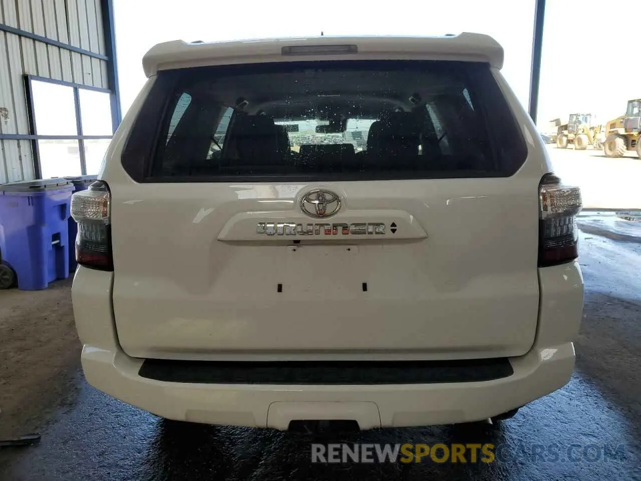 6 Photograph of a damaged car JTEMU5JR7N6001436 TOYOTA 4RUNNER 2022
