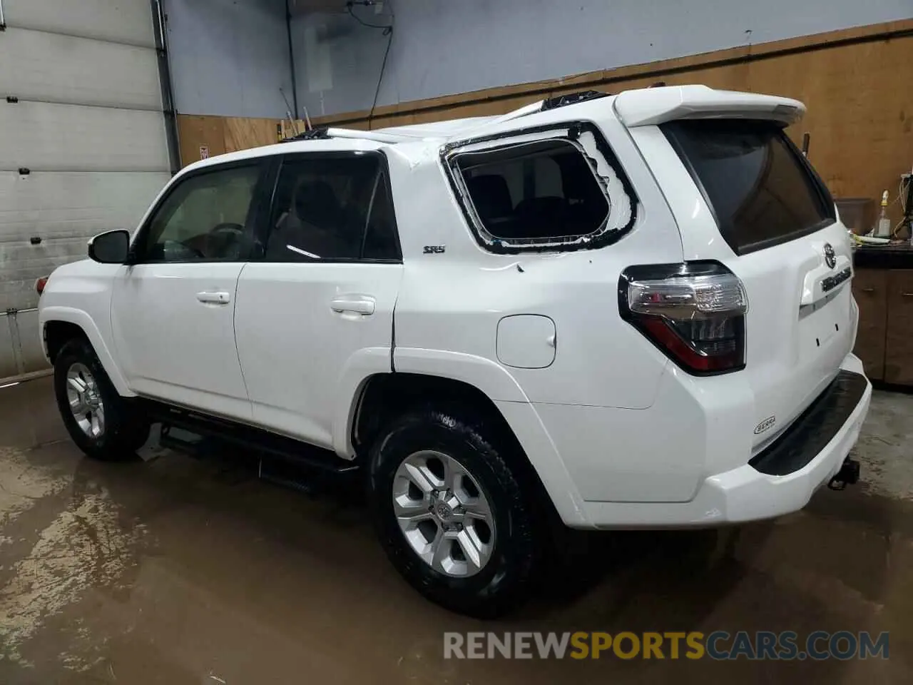 2 Photograph of a damaged car JTEMU5JR7N6041838 TOYOTA 4RUNNER 2022