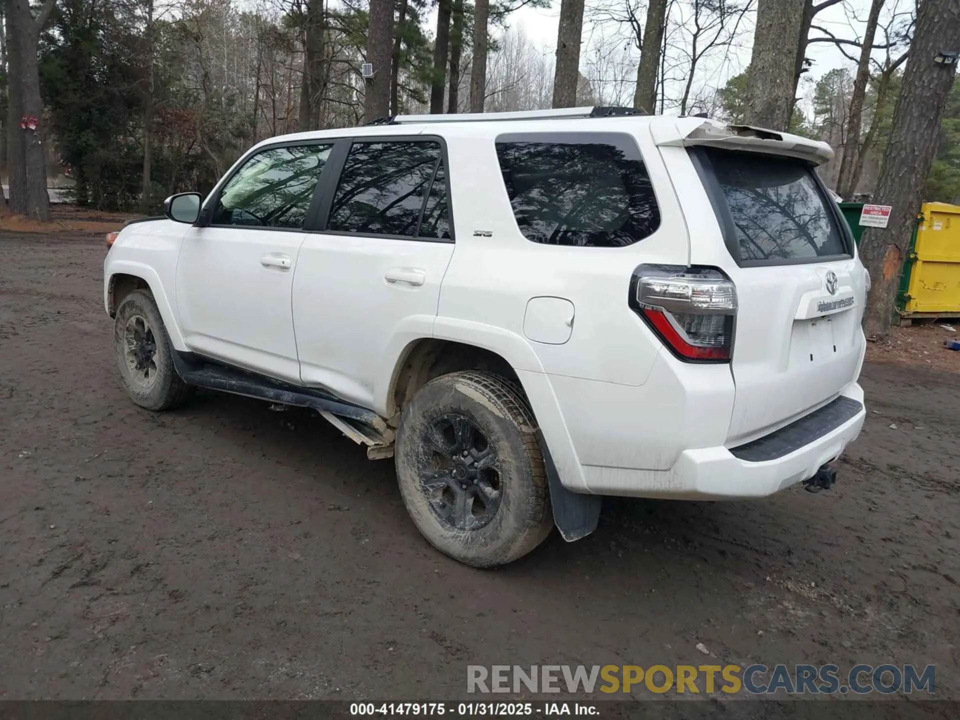 3 Photograph of a damaged car JTEMU5JR7N6063175 TOYOTA 4RUNNER 2022