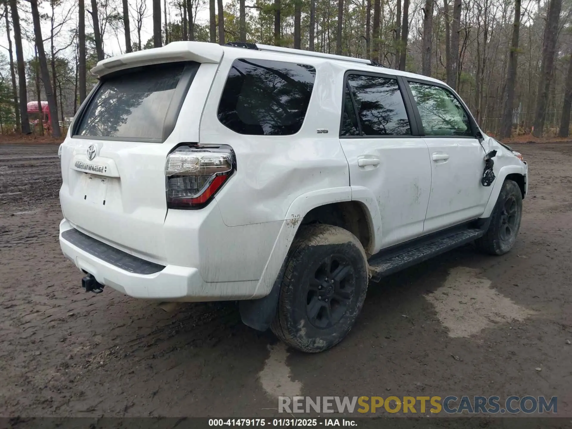 4 Photograph of a damaged car JTEMU5JR7N6063175 TOYOTA 4RUNNER 2022