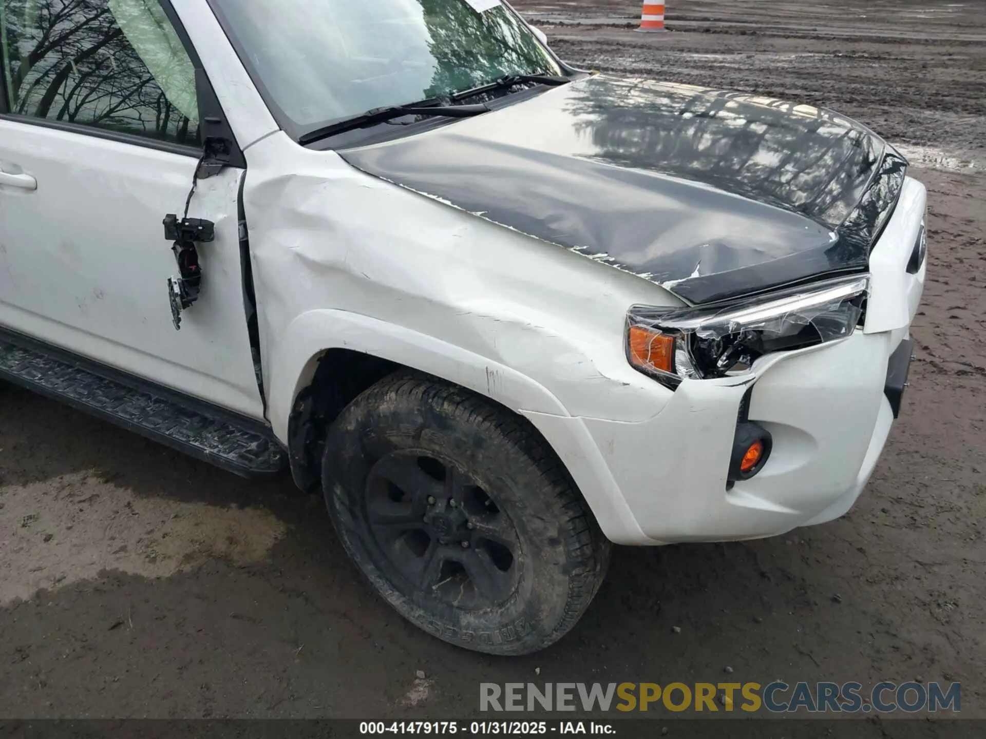 6 Photograph of a damaged car JTEMU5JR7N6063175 TOYOTA 4RUNNER 2022