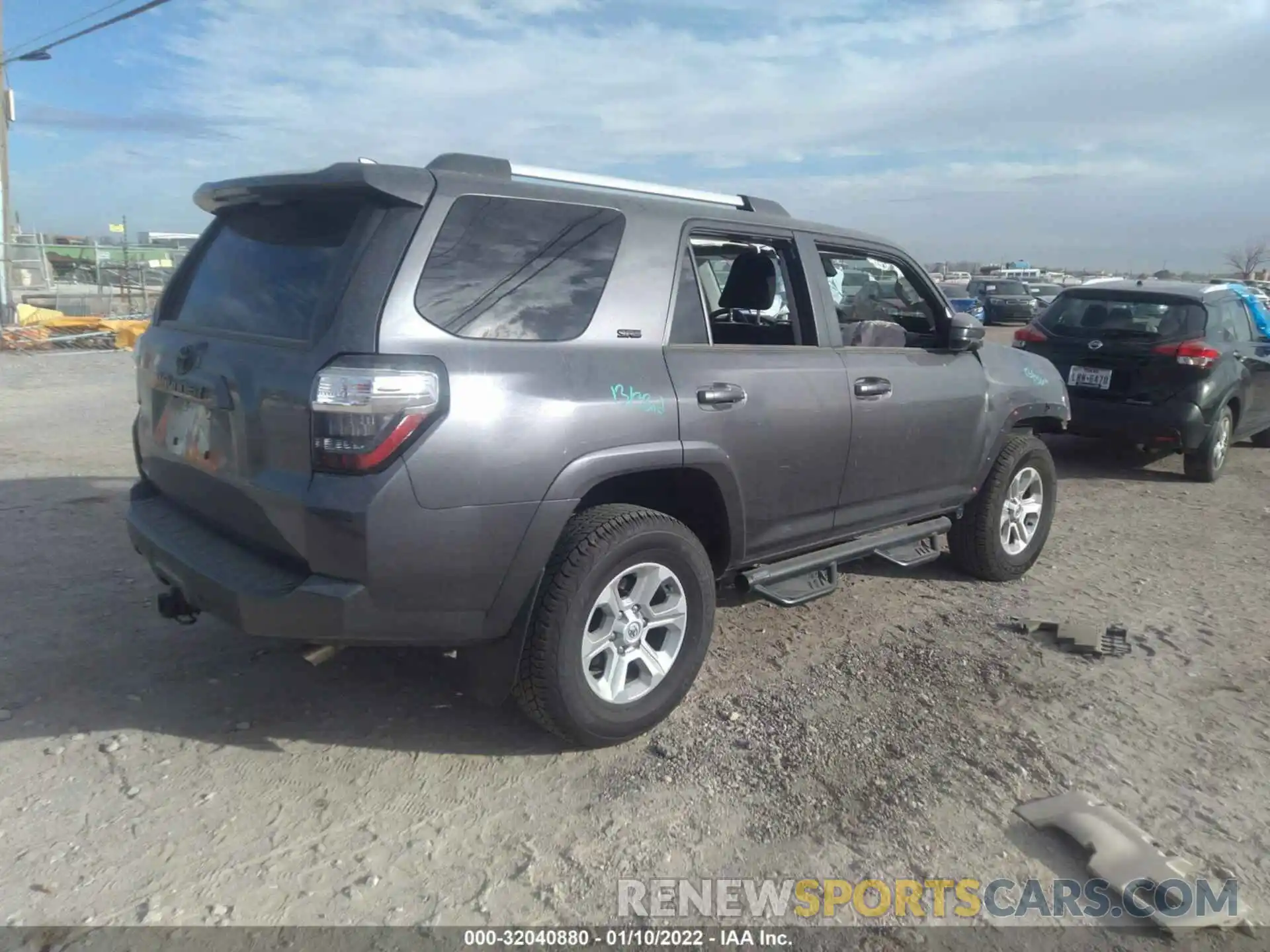 4 Photograph of a damaged car JTEMU5JR8N5974069 TOYOTA 4RUNNER 2022