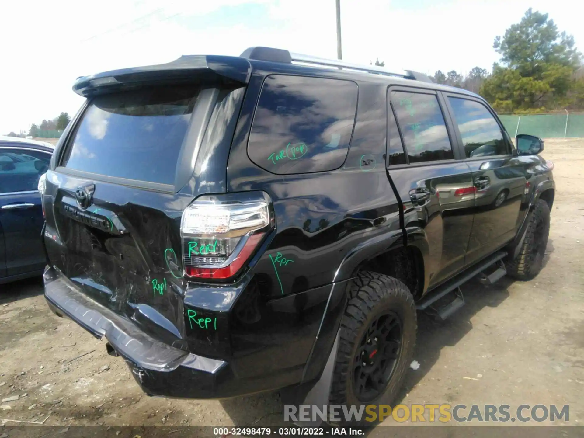 4 Photograph of a damaged car JTEMU5JR8N6012560 TOYOTA 4RUNNER 2022