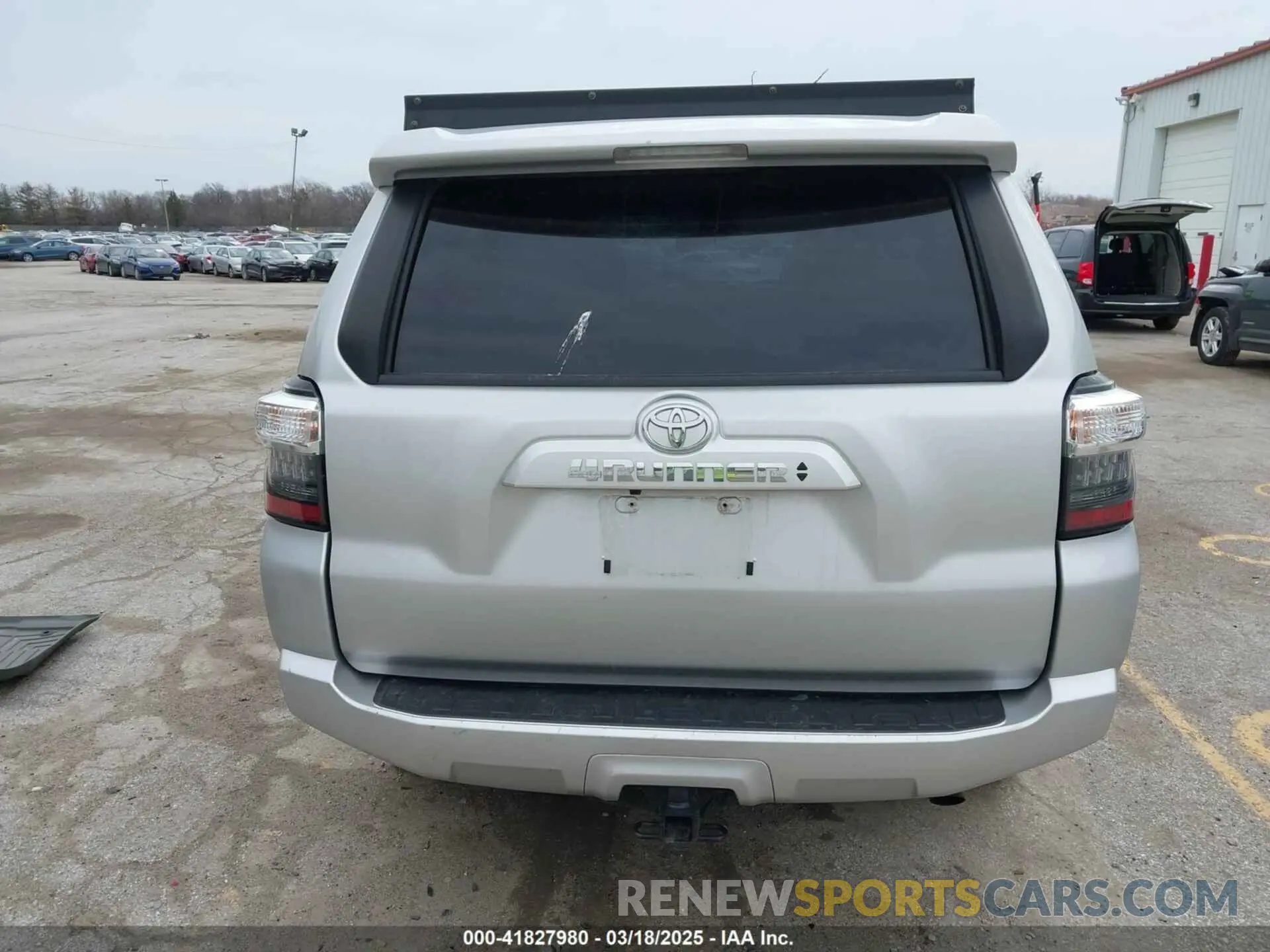 15 Photograph of a damaged car JTEMU5JR8N6019024 TOYOTA 4RUNNER 2022