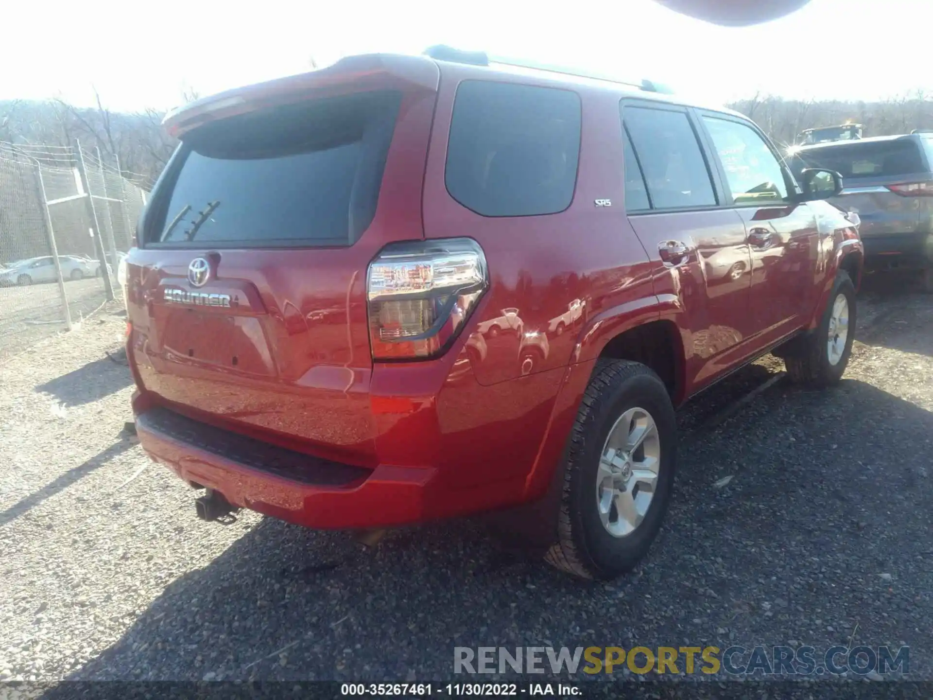 4 Photograph of a damaged car JTEMU5JR8N6056316 TOYOTA 4RUNNER 2022