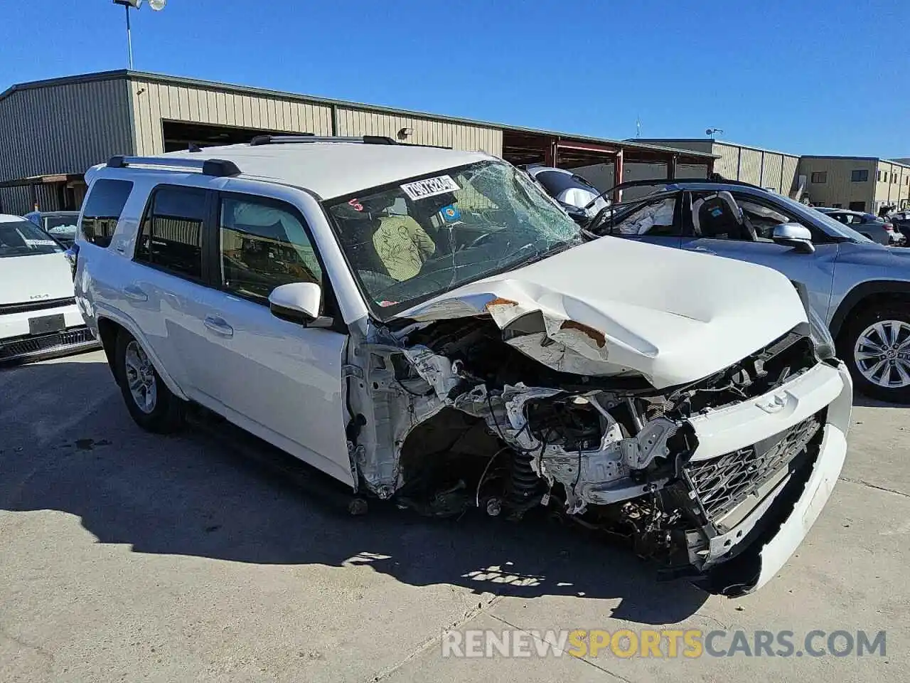 4 Photograph of a damaged car JTEMU5JR9N6027990 TOYOTA 4RUNNER 2022