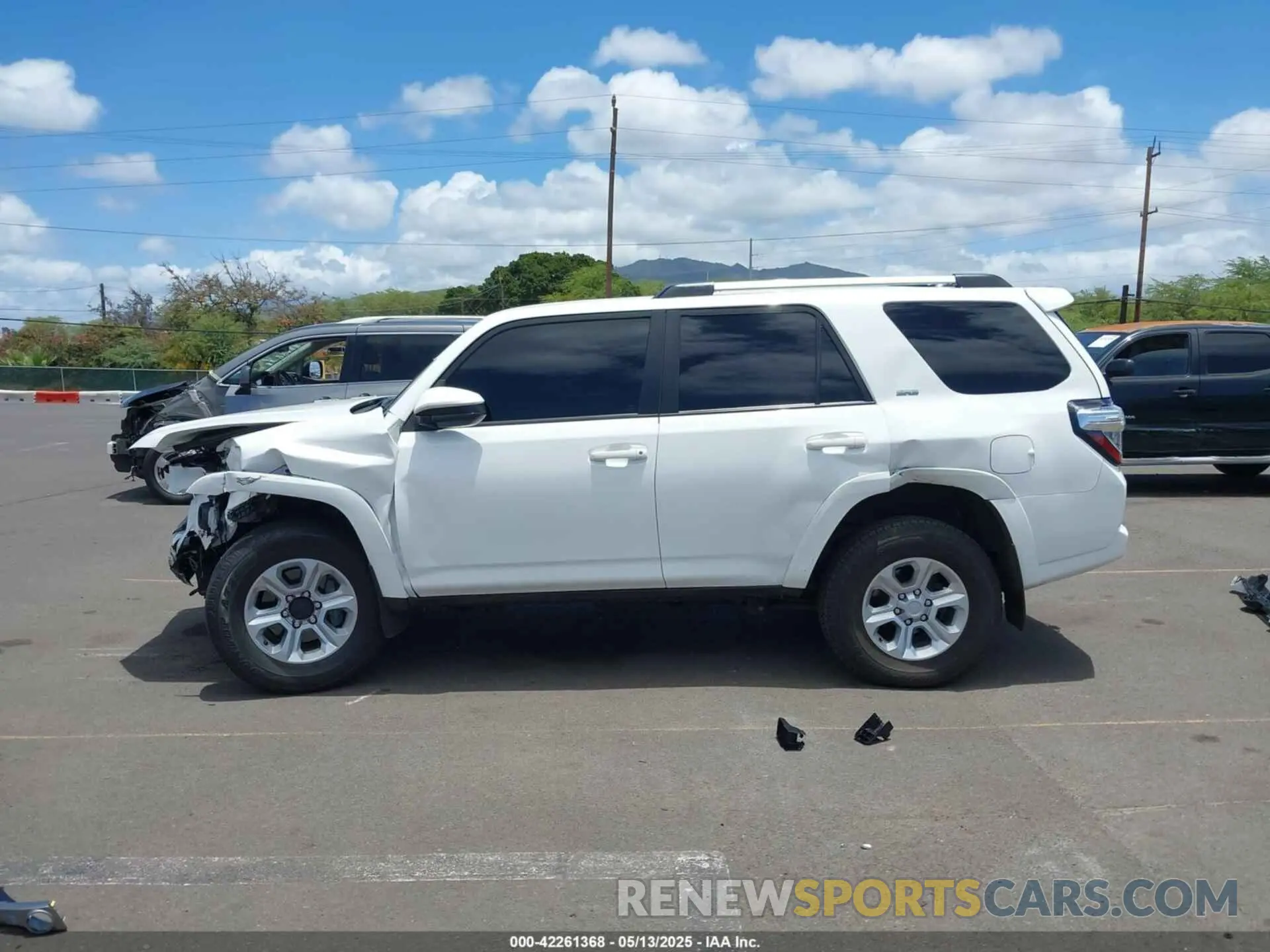 15 Photograph of a damaged car JTEMU5JR9N6040321 TOYOTA 4RUNNER 2022