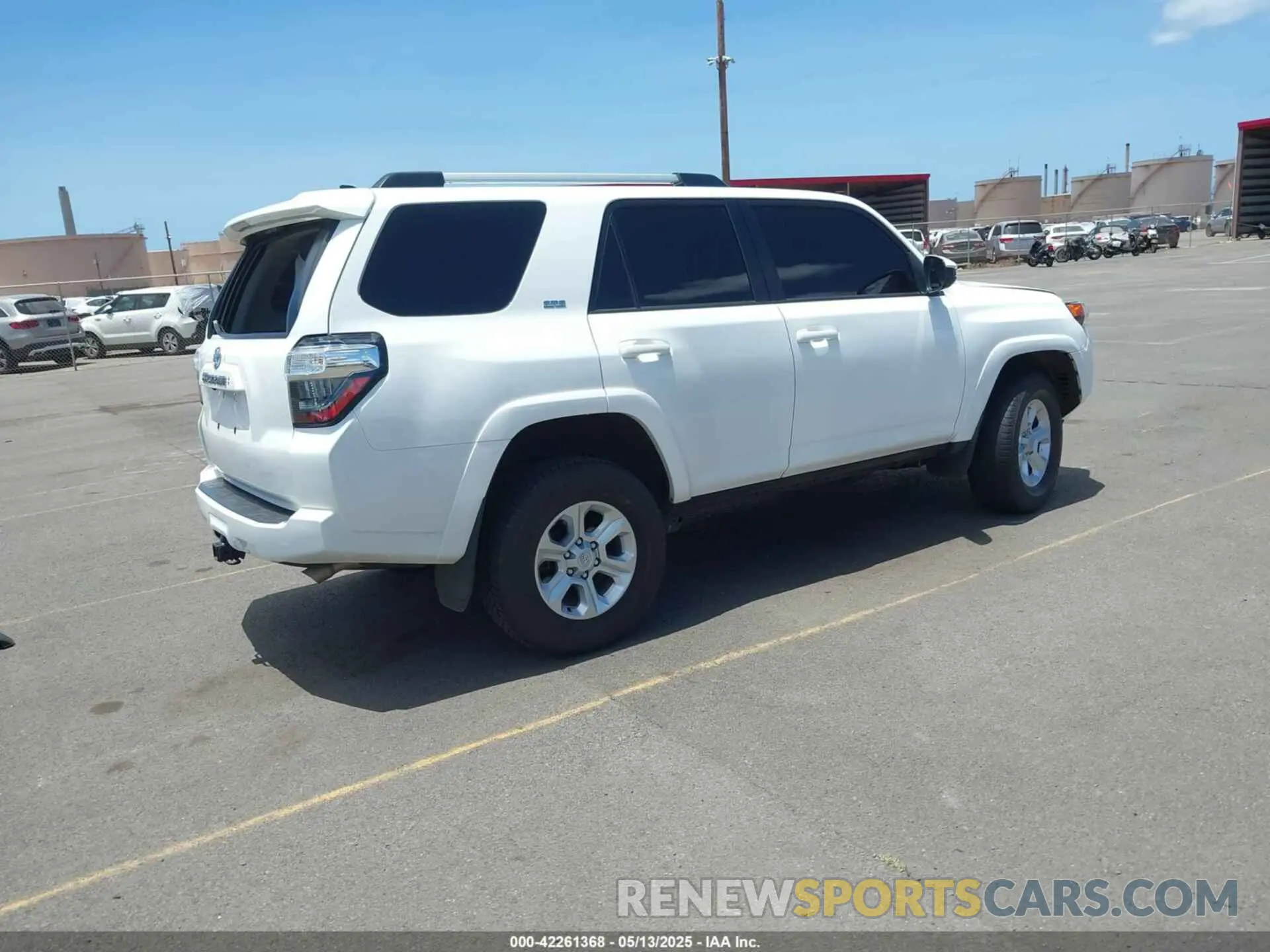 4 Photograph of a damaged car JTEMU5JR9N6040321 TOYOTA 4RUNNER 2022