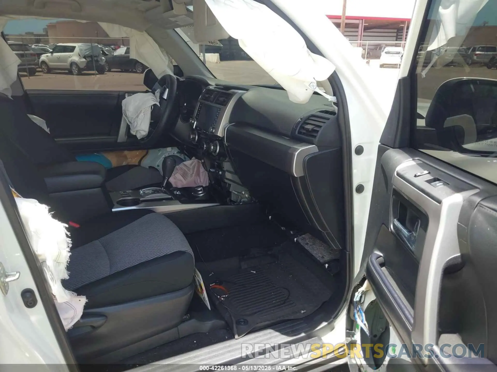 5 Photograph of a damaged car JTEMU5JR9N6040321 TOYOTA 4RUNNER 2022