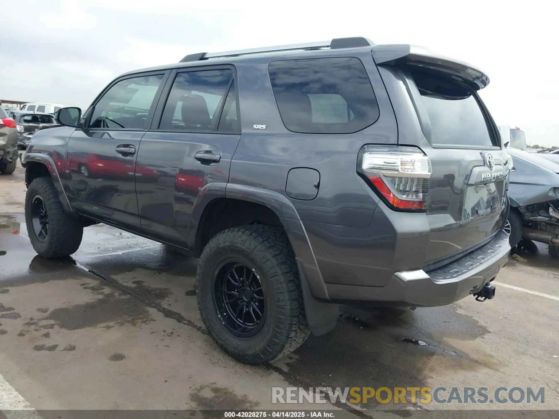 3 Photograph of a damaged car JTEMU5JR9N6069284 TOYOTA 4RUNNER 2022