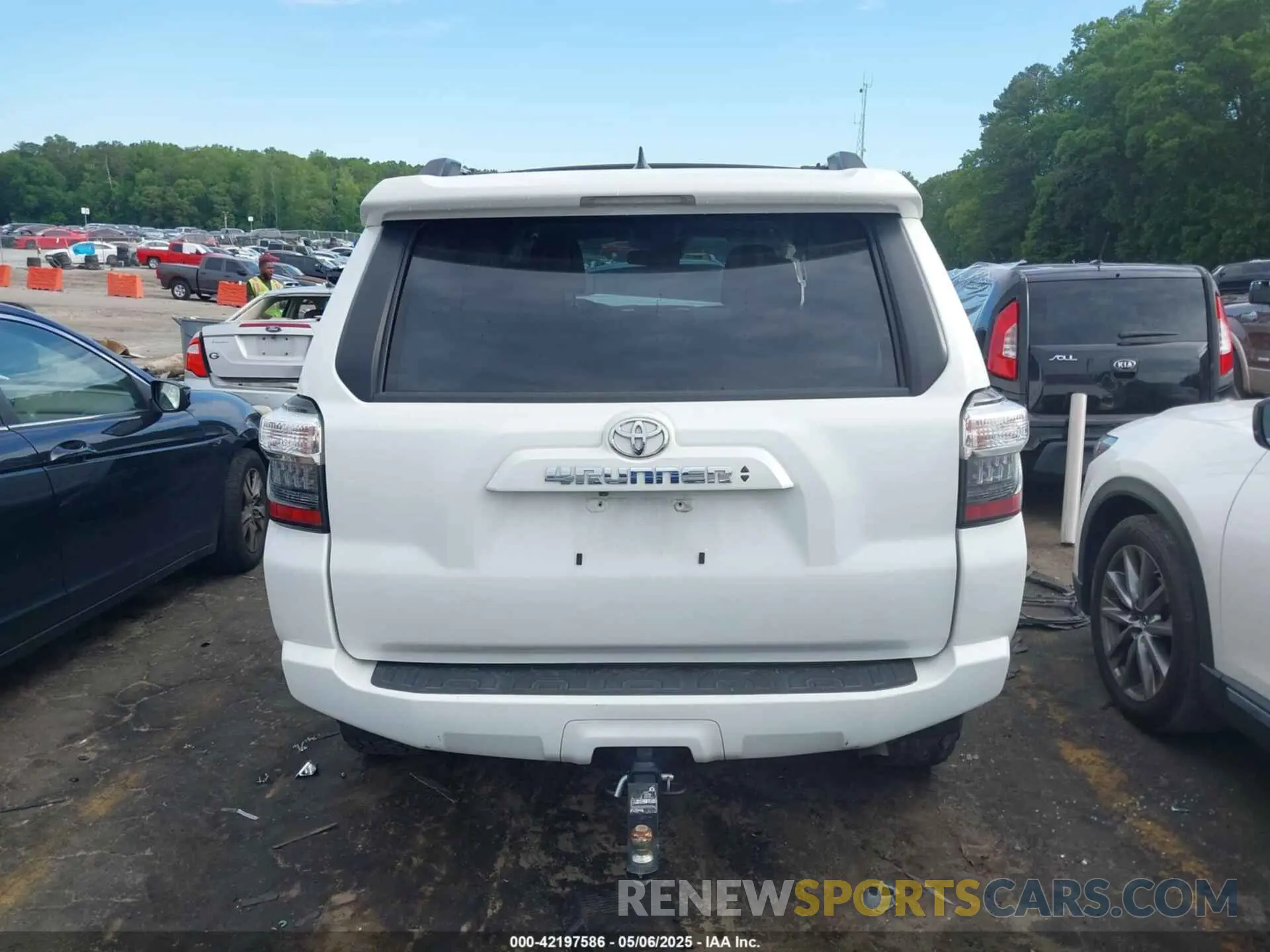 15 Photograph of a damaged car JTEMU5JRXN6034091 TOYOTA 4RUNNER 2022