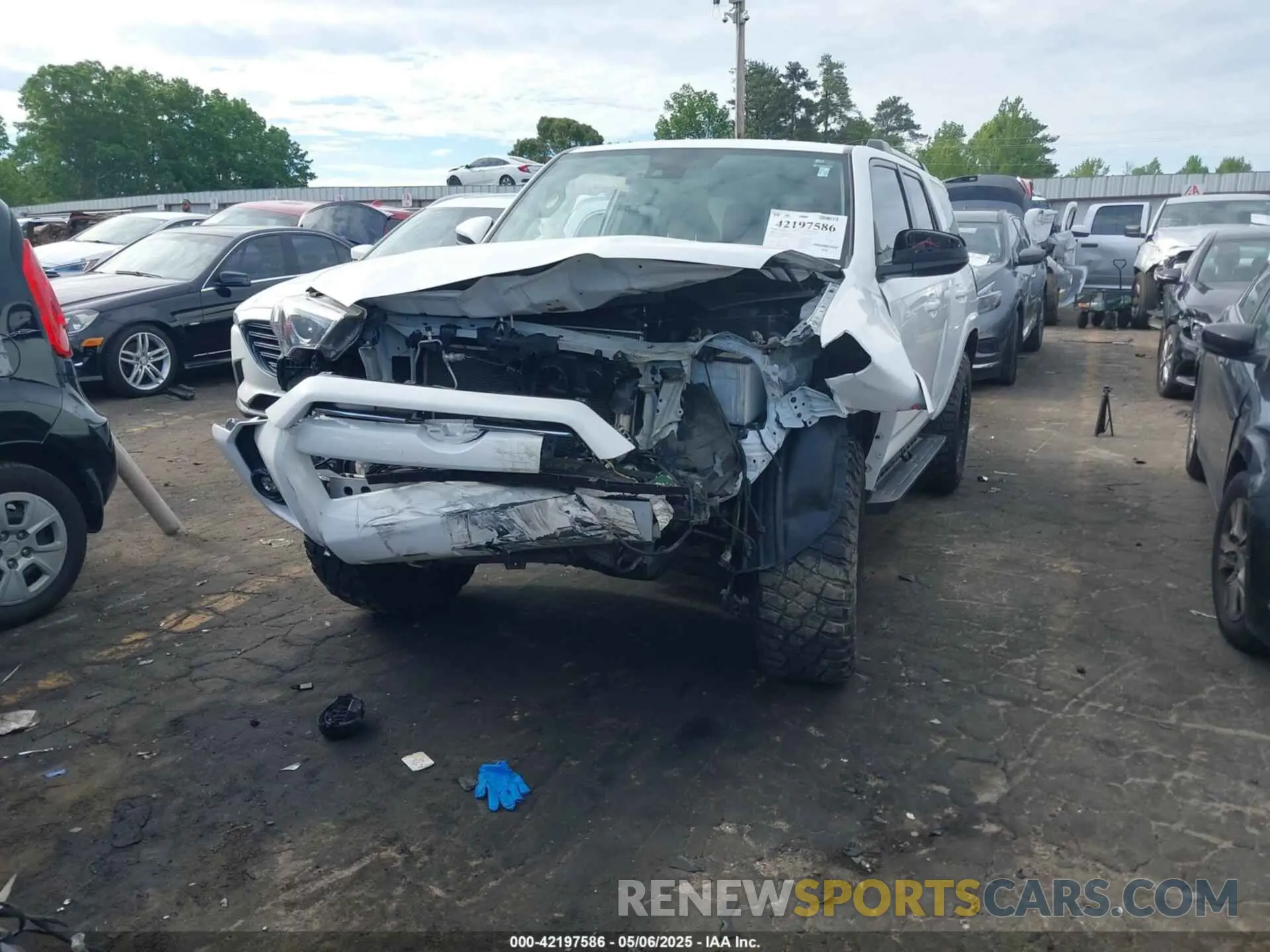2 Photograph of a damaged car JTEMU5JRXN6034091 TOYOTA 4RUNNER 2022