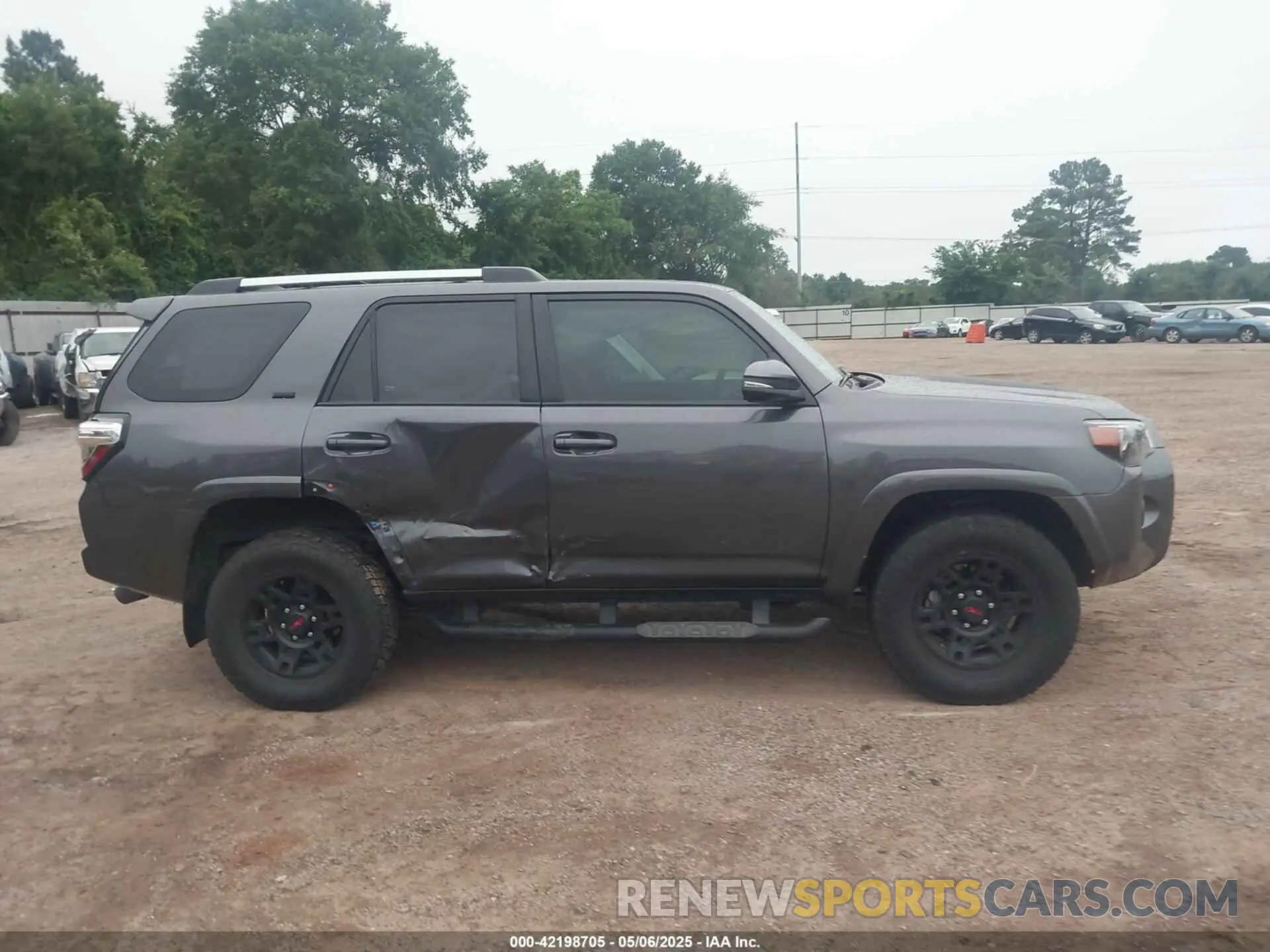 13 Photograph of a damaged car JTENU5JR0N5983420 TOYOTA 4RUNNER 2022