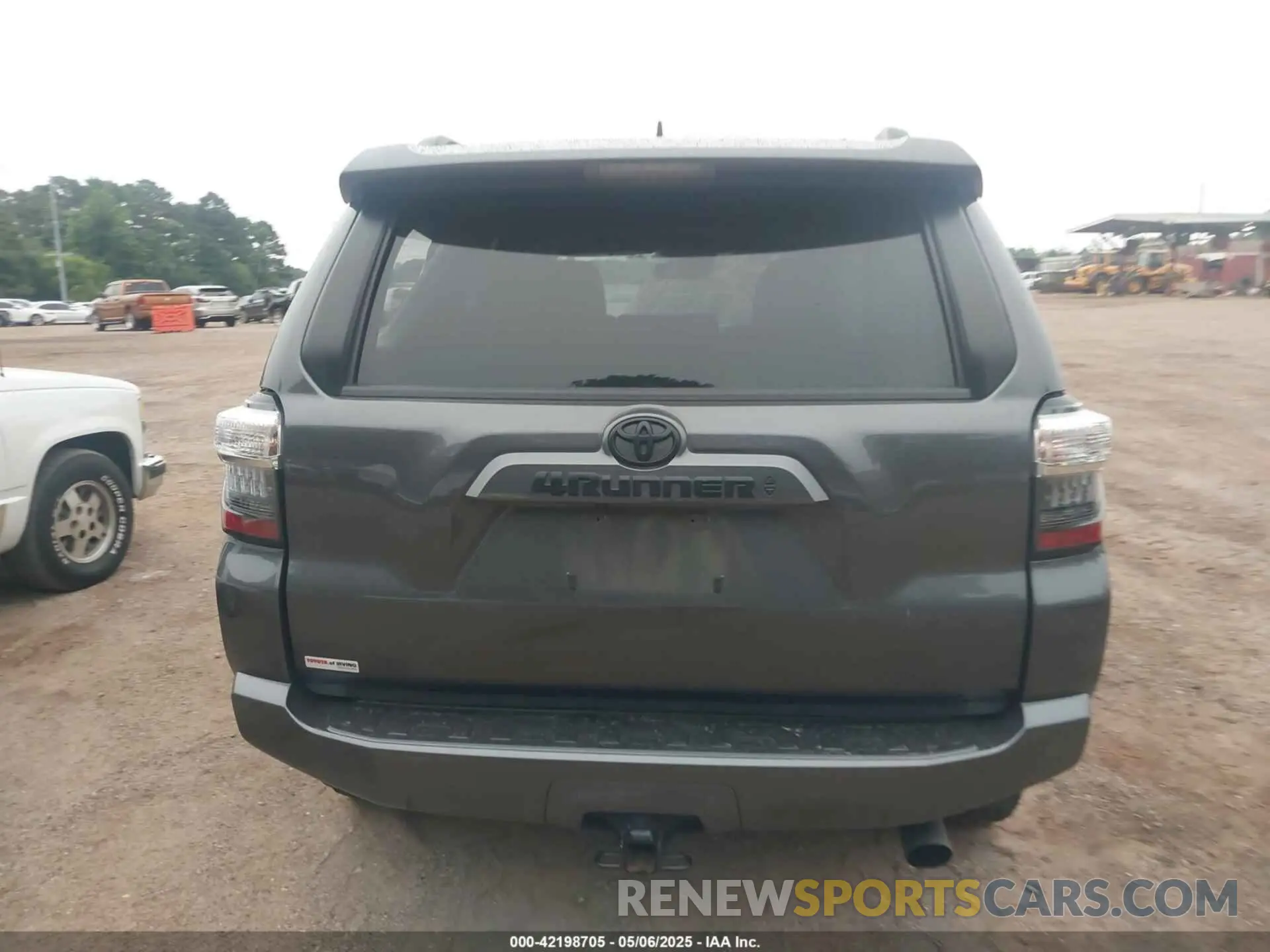 16 Photograph of a damaged car JTENU5JR0N5983420 TOYOTA 4RUNNER 2022