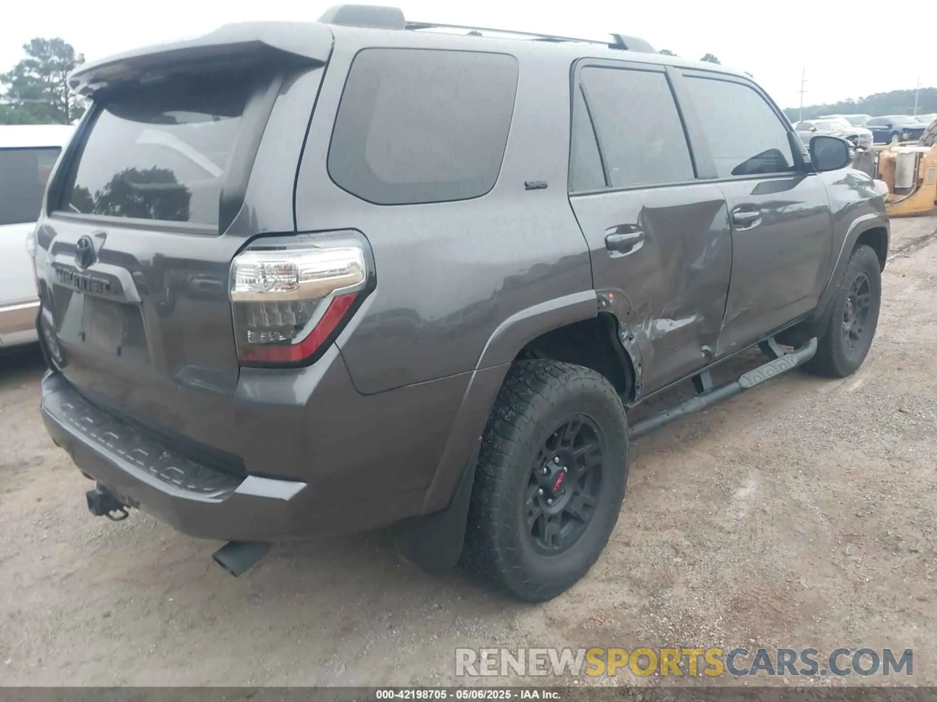 4 Photograph of a damaged car JTENU5JR0N5983420 TOYOTA 4RUNNER 2022