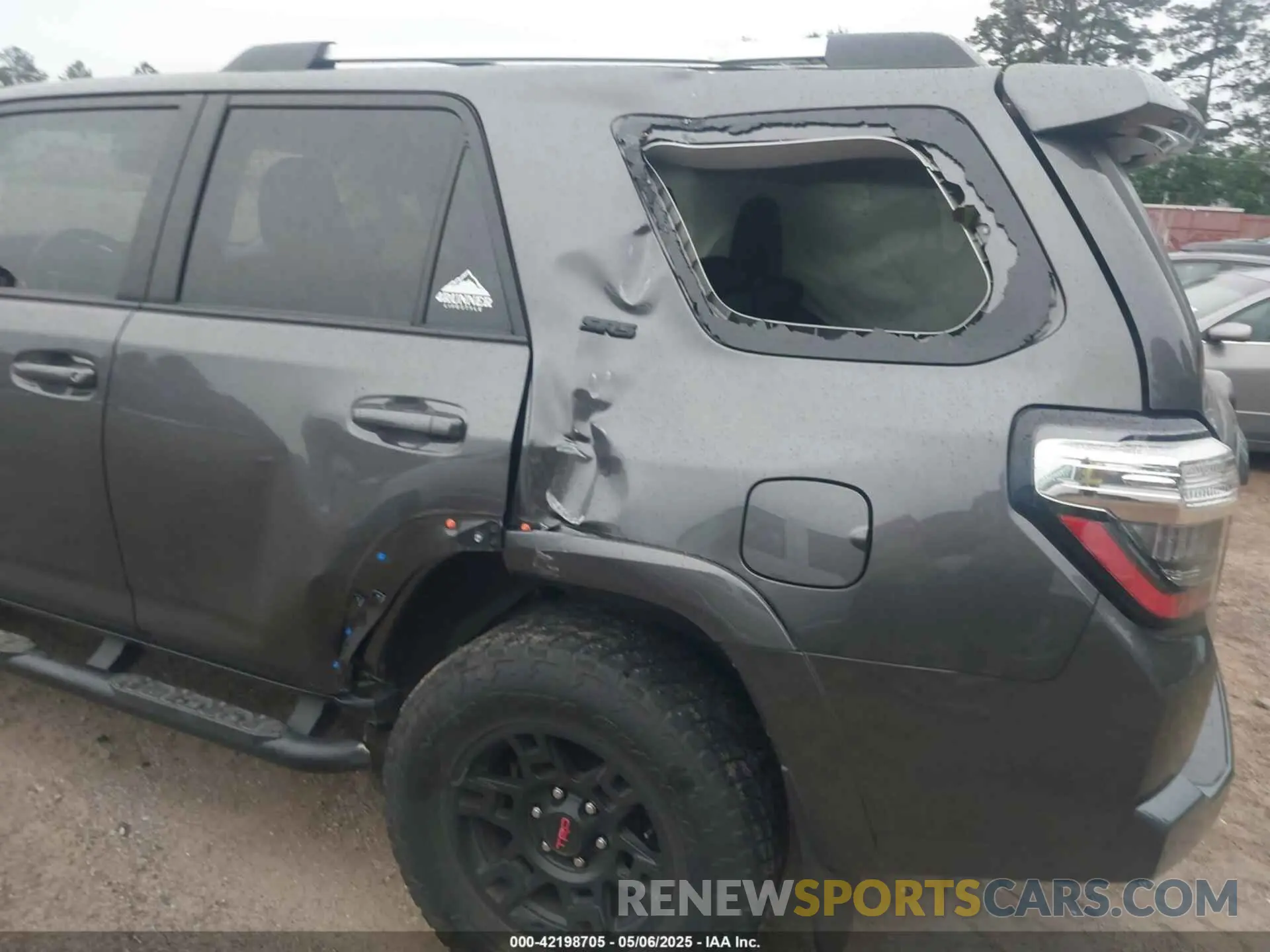 6 Photograph of a damaged car JTENU5JR0N5983420 TOYOTA 4RUNNER 2022
