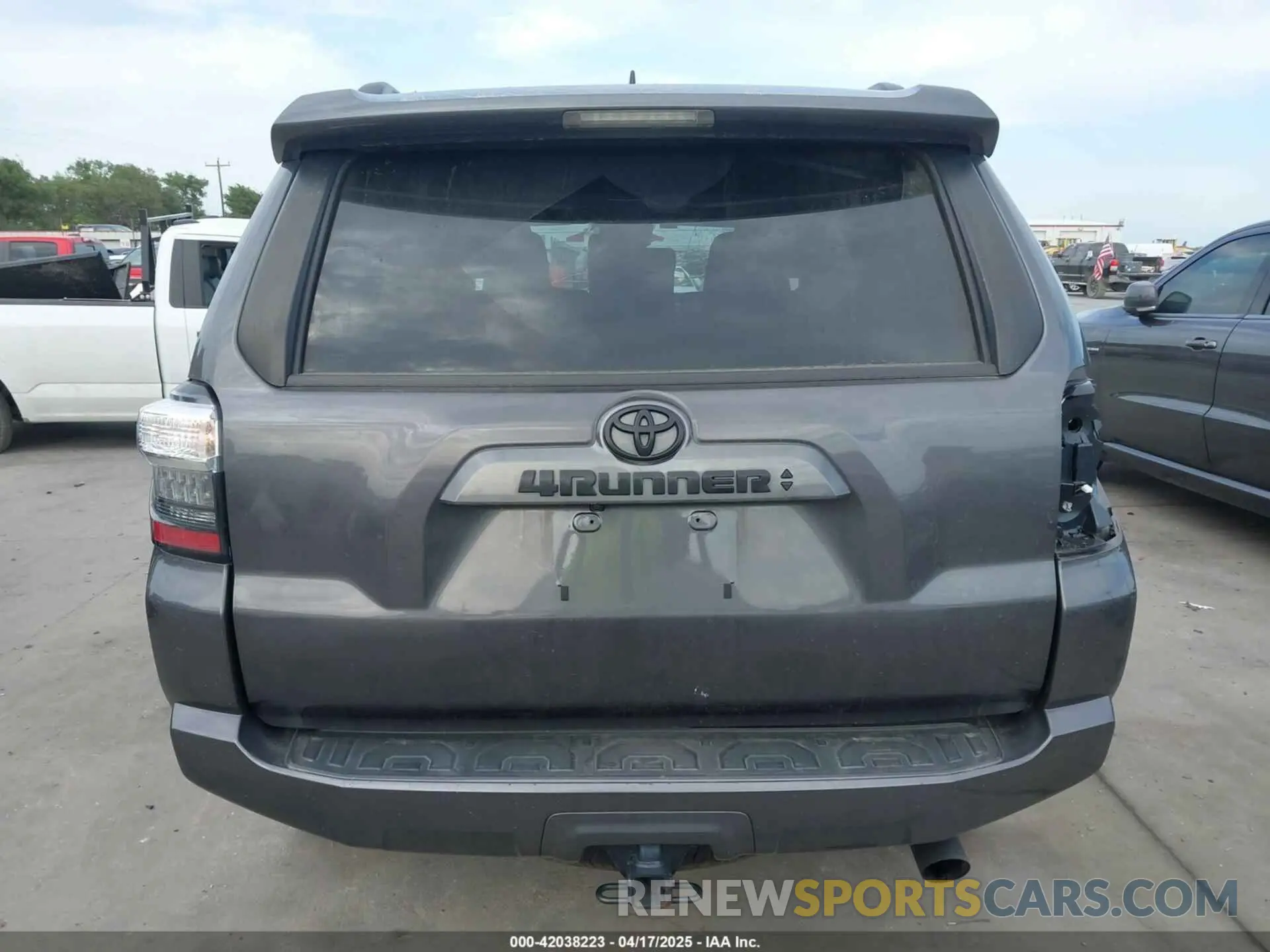 21 Photograph of a damaged car JTENU5JR0N6034346 TOYOTA 4RUNNER 2022