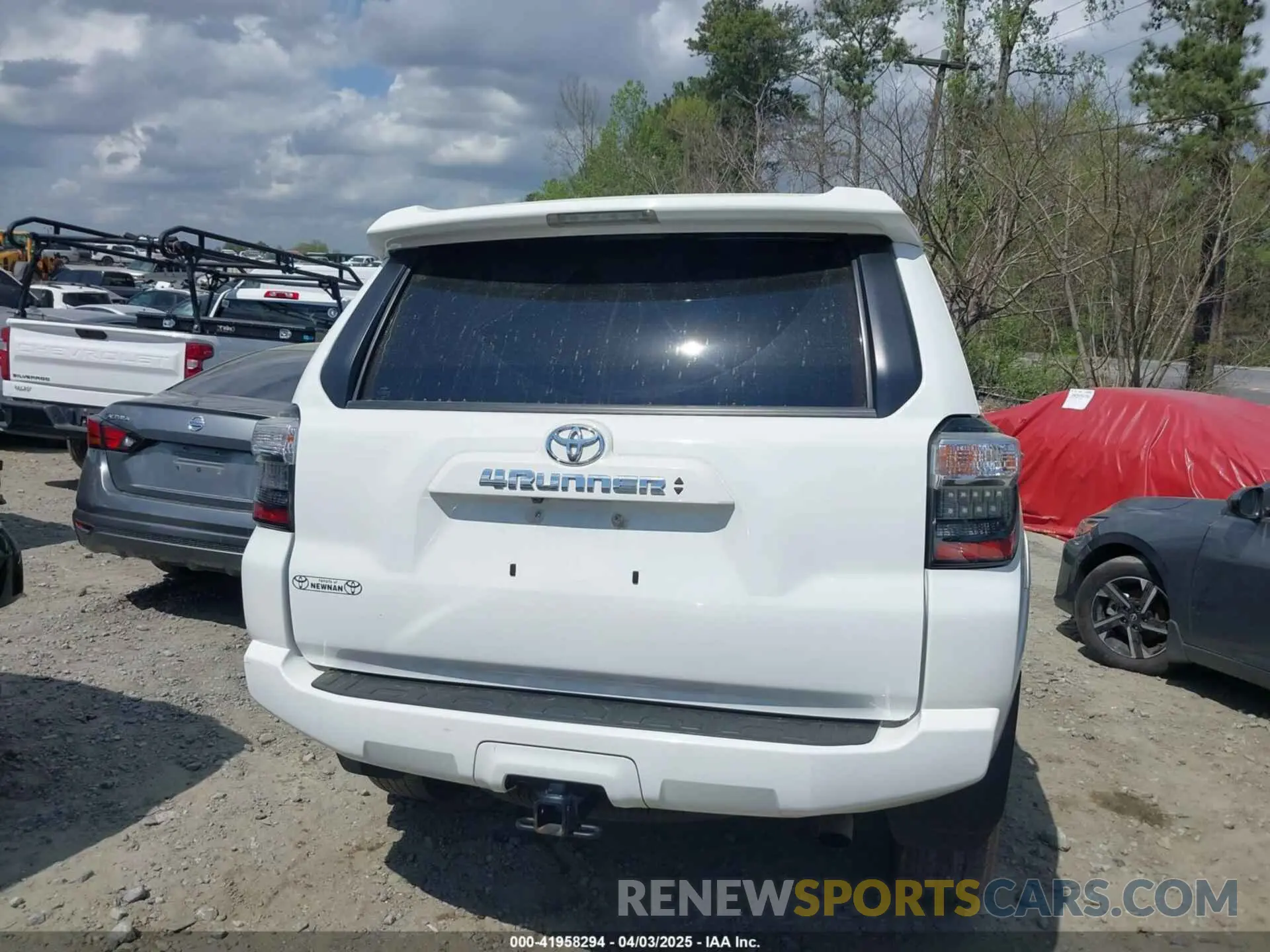 16 Photograph of a damaged car JTENU5JR0N6062017 TOYOTA 4RUNNER 2022