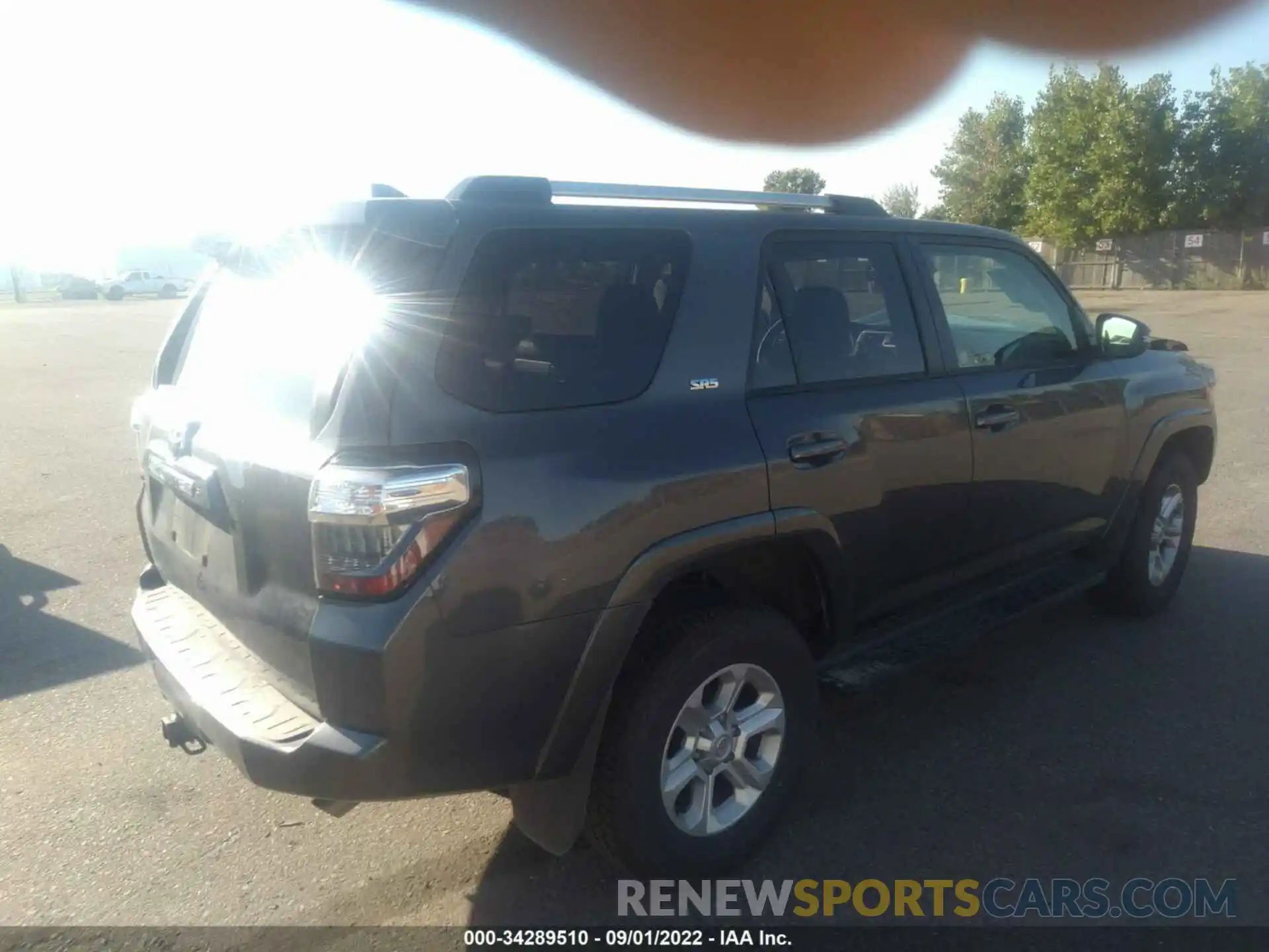 4 Photograph of a damaged car JTENU5JR2N6022697 TOYOTA 4RUNNER 2022