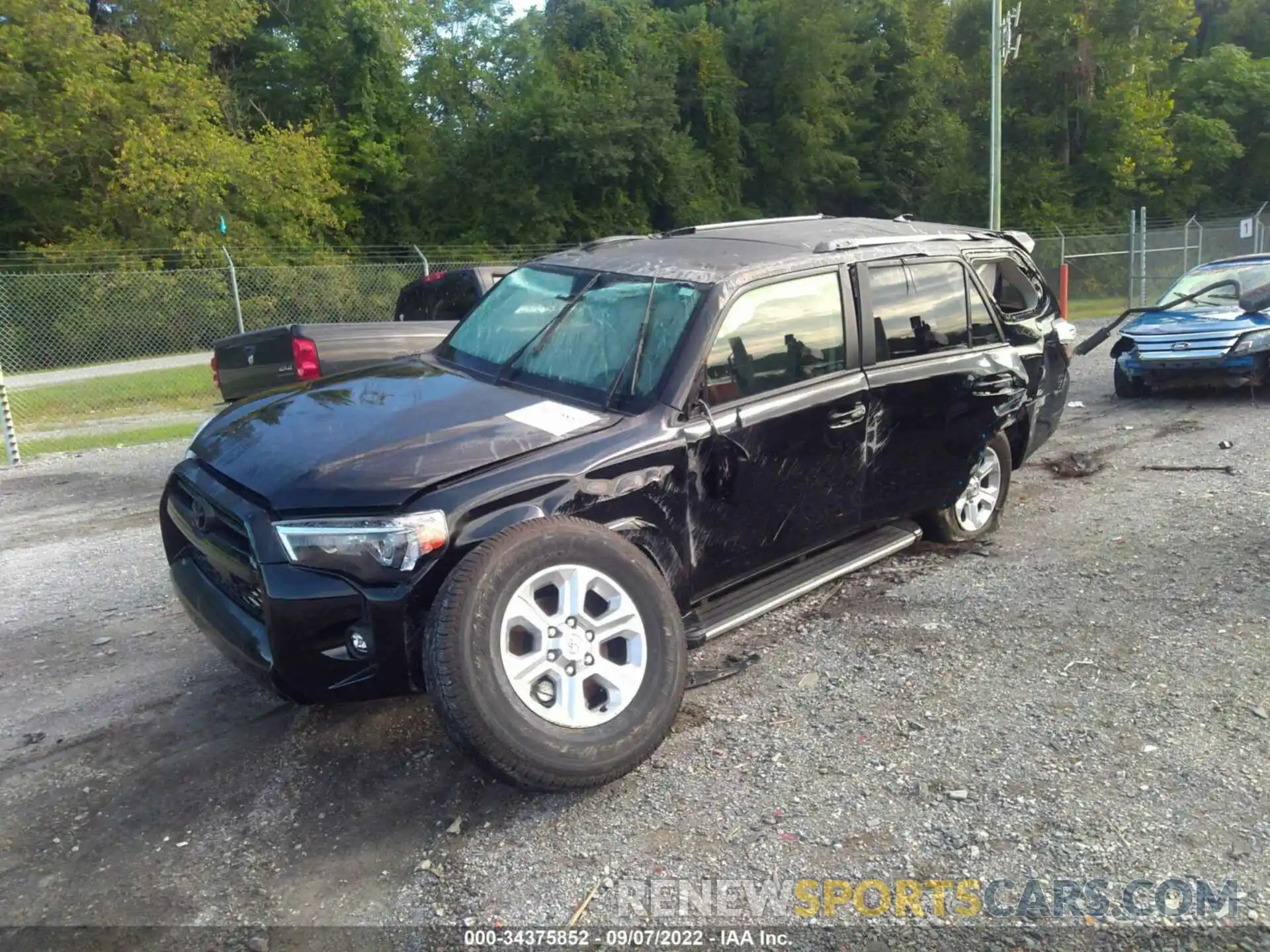 2 Photograph of a damaged car JTENU5JR2N6038317 TOYOTA 4RUNNER 2022