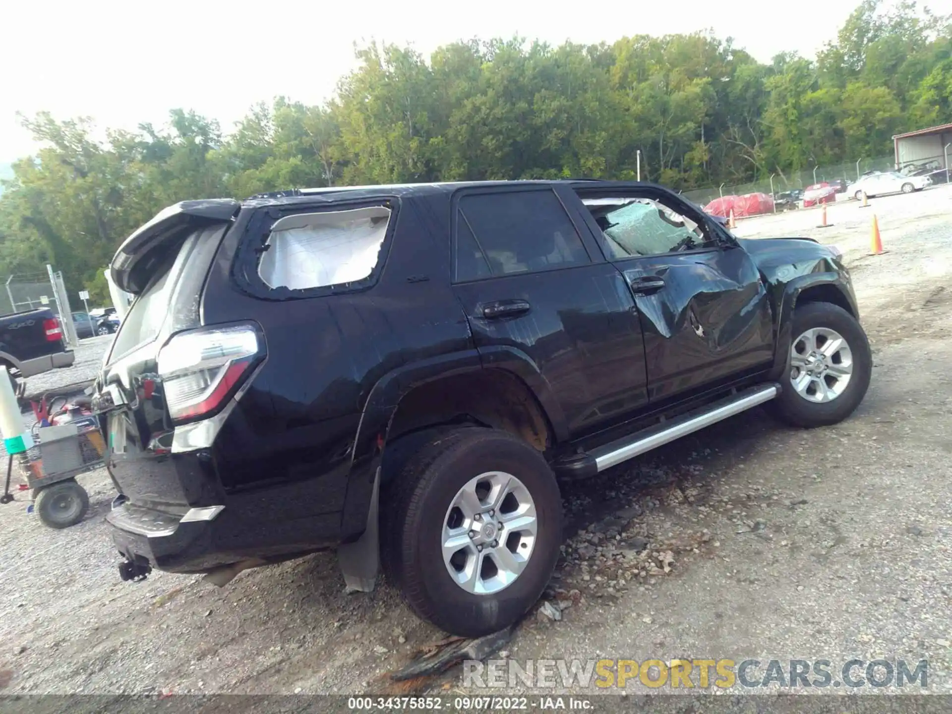 4 Photograph of a damaged car JTENU5JR2N6038317 TOYOTA 4RUNNER 2022