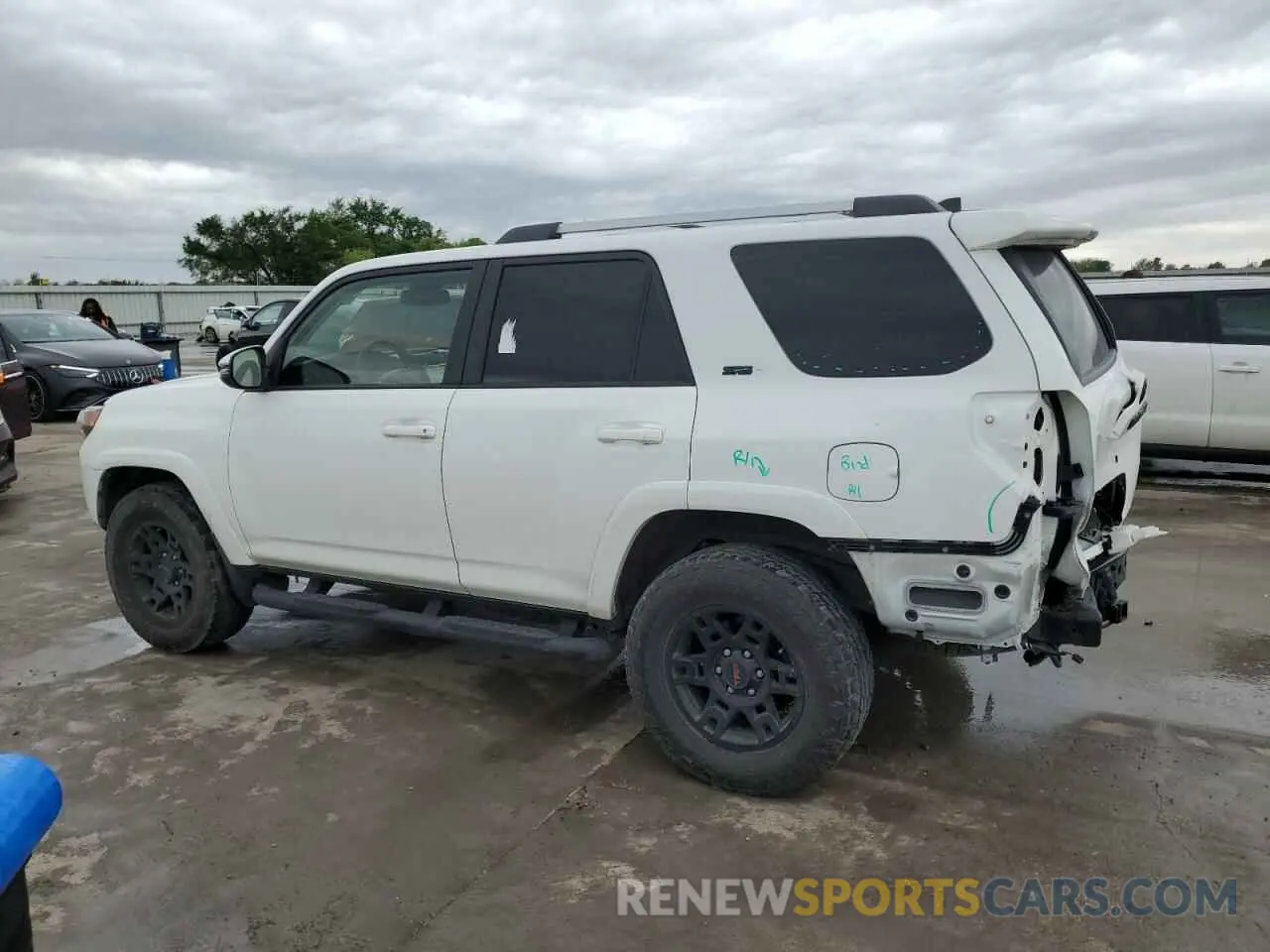 2 Photograph of a damaged car JTENU5JR2N6044523 TOYOTA 4RUNNER 2022
