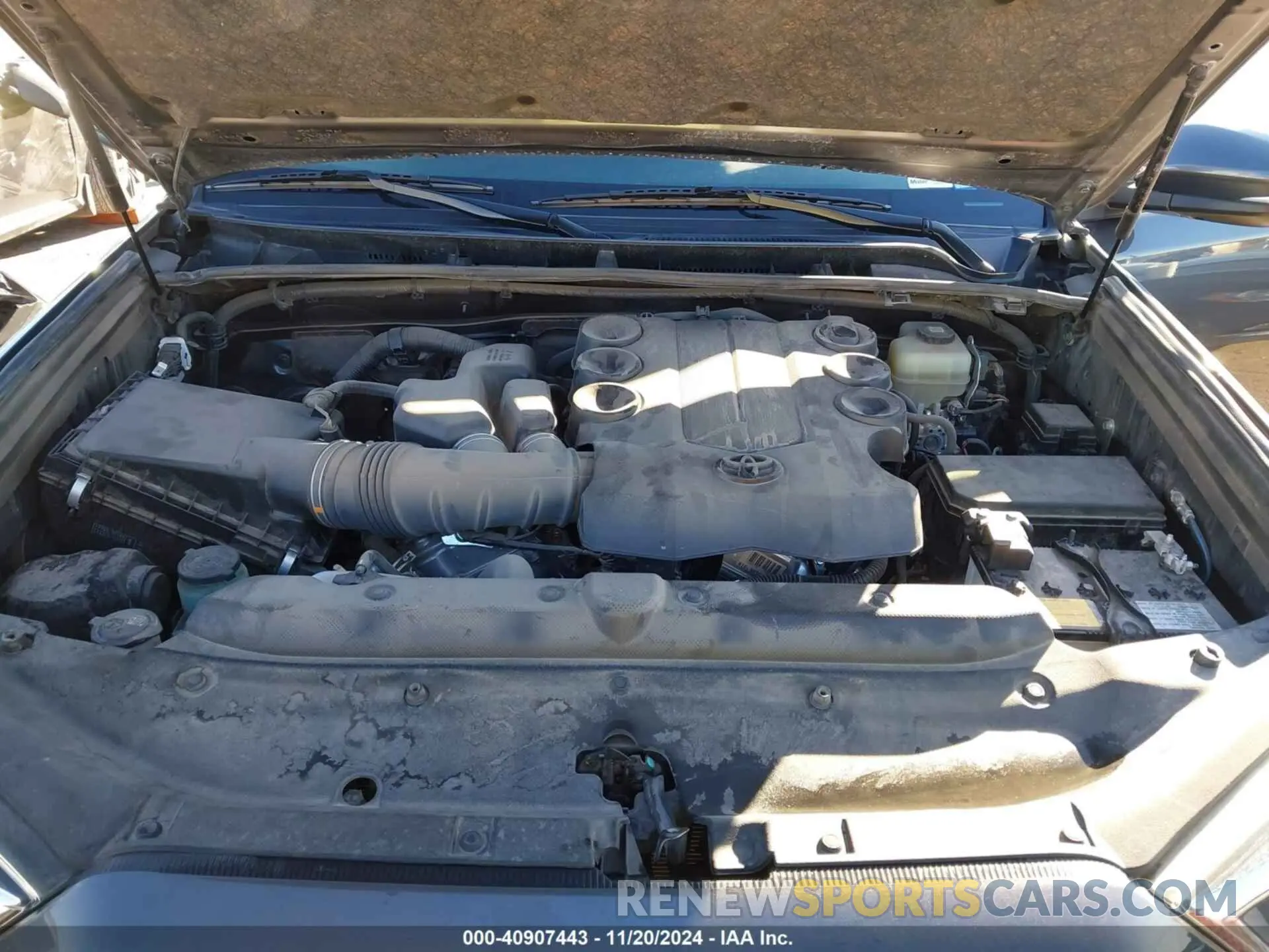 10 Photograph of a damaged car JTENU5JR3N5999286 TOYOTA 4RUNNER 2022